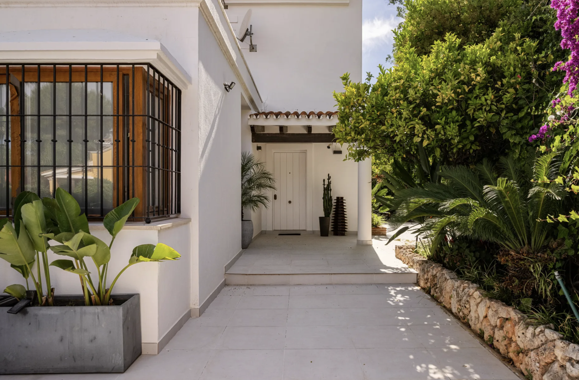 Villa 5 Bedrooms 4 Bathrooms in Marbella, Costa del Sol