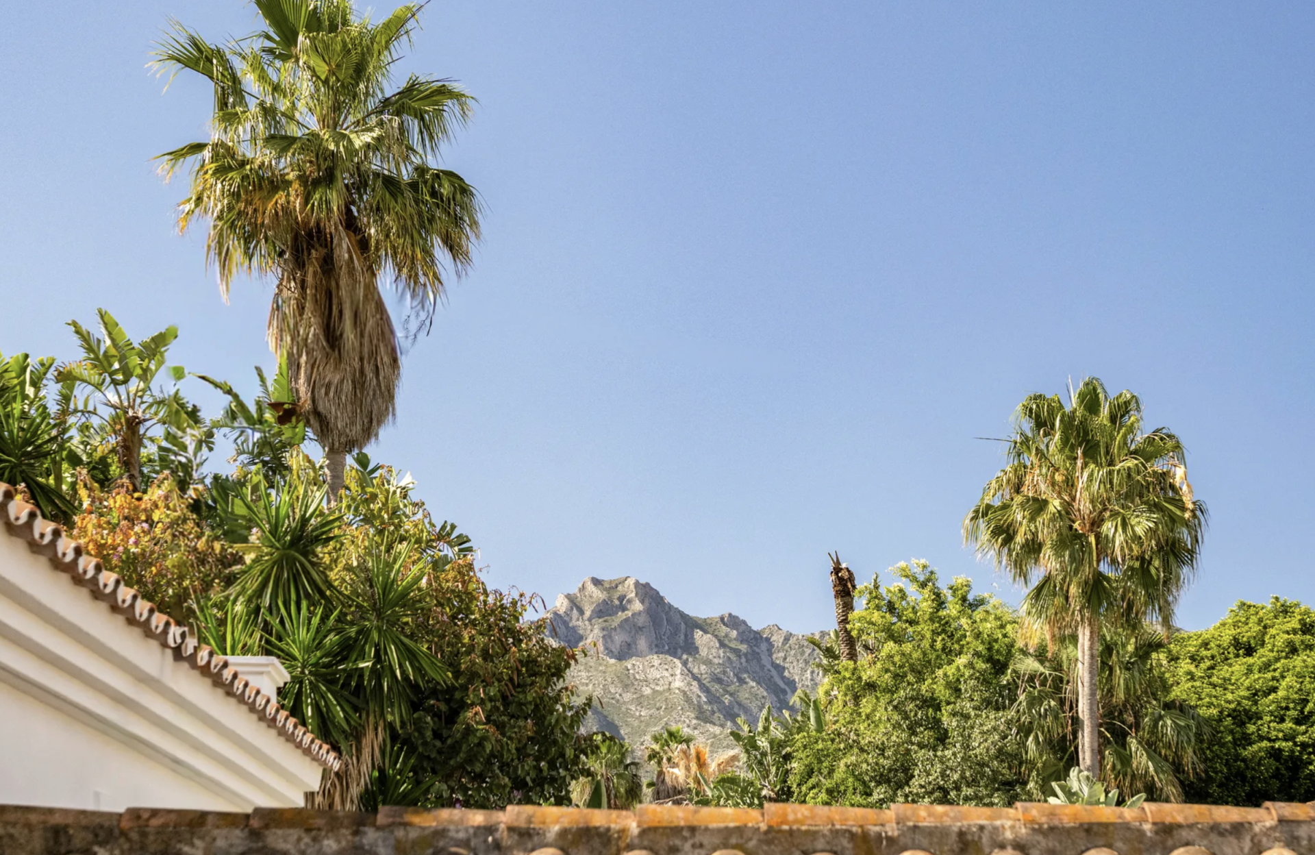 Villa 5 Bedrooms 4 Bathrooms in Marbella, Costa del Sol
