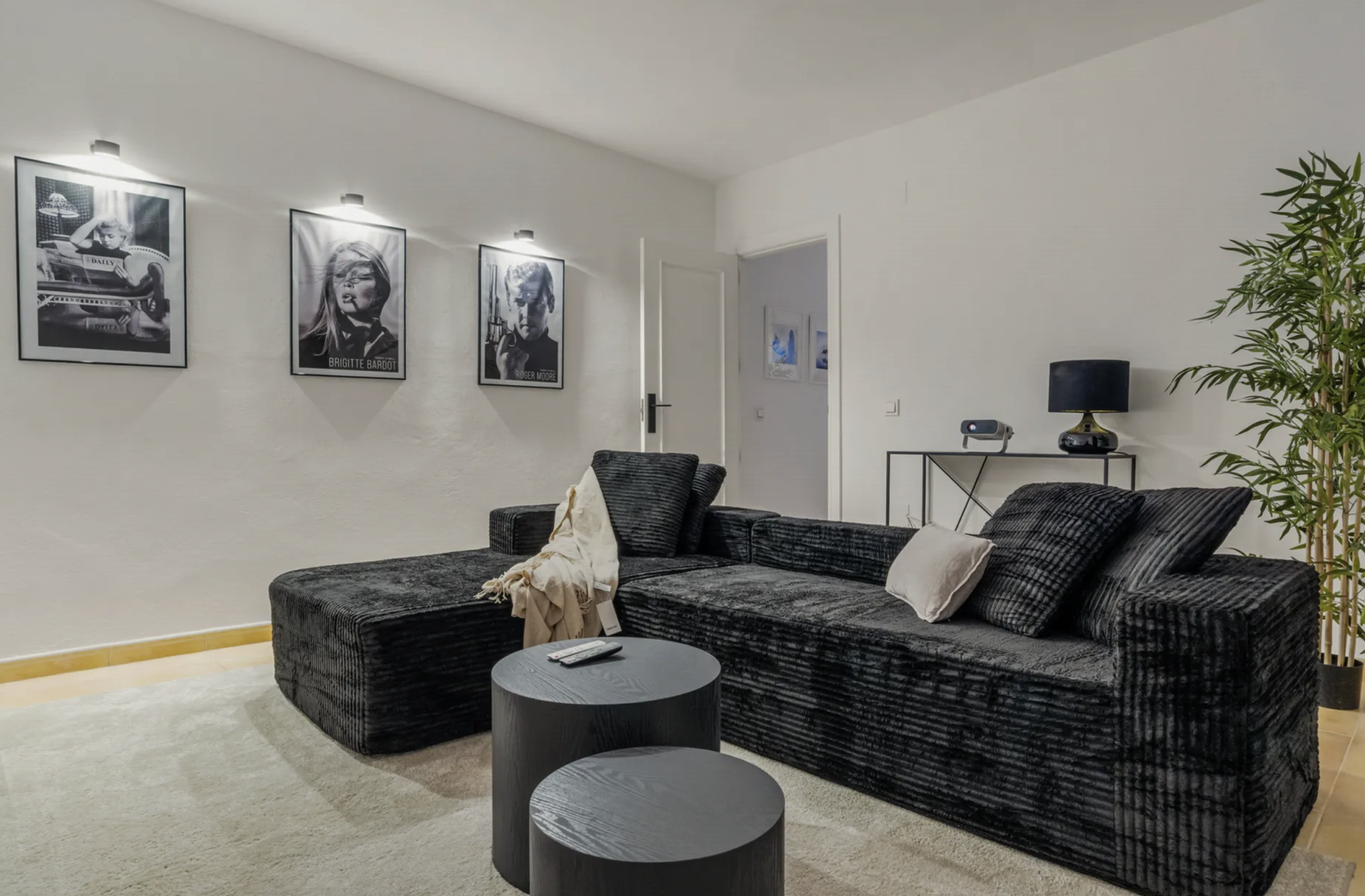 Villa 5 Bedrooms 4 Bathrooms in Marbella, Costa del Sol