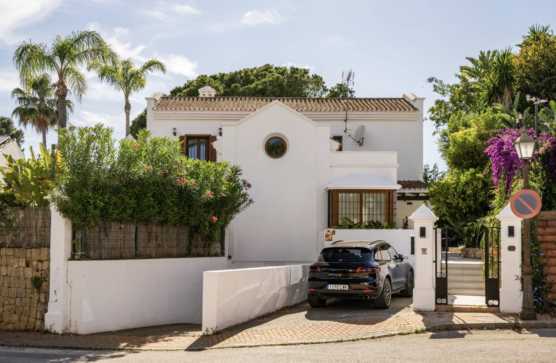 Villa 5 Bedrooms 4 Bathrooms in Marbella, Costa del Sol