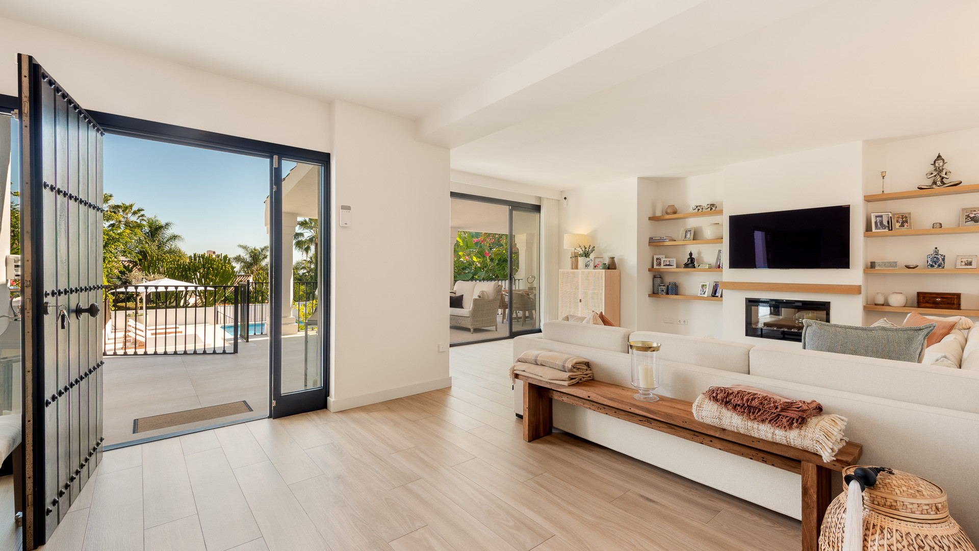 Semi Detached Villa 3 Bedrooms 3 Bathrooms in Marbella, Costa del Sol