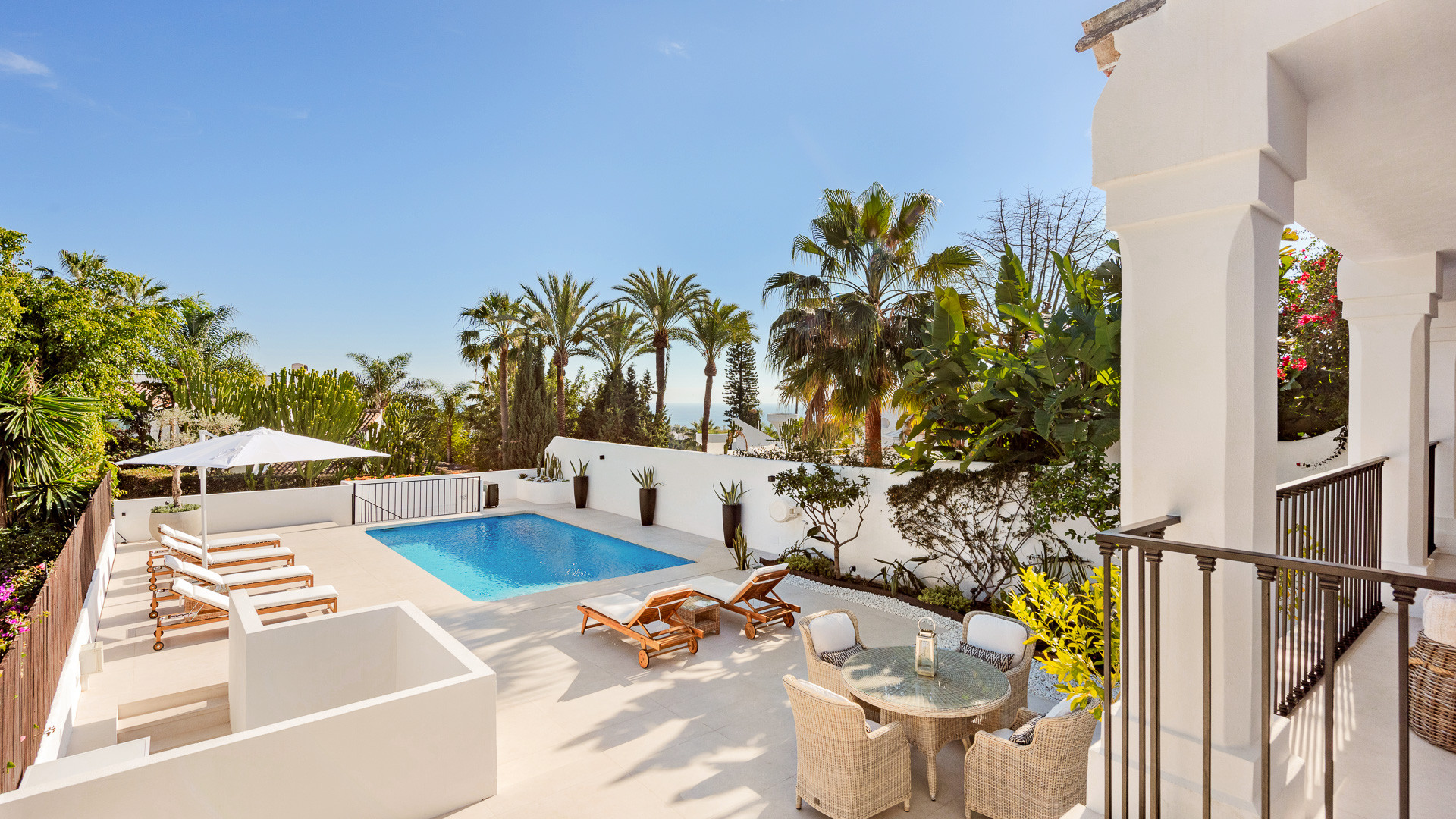 Semi Detached Villa 3 Bedrooms 3 Bathrooms in Marbella, Costa del Sol