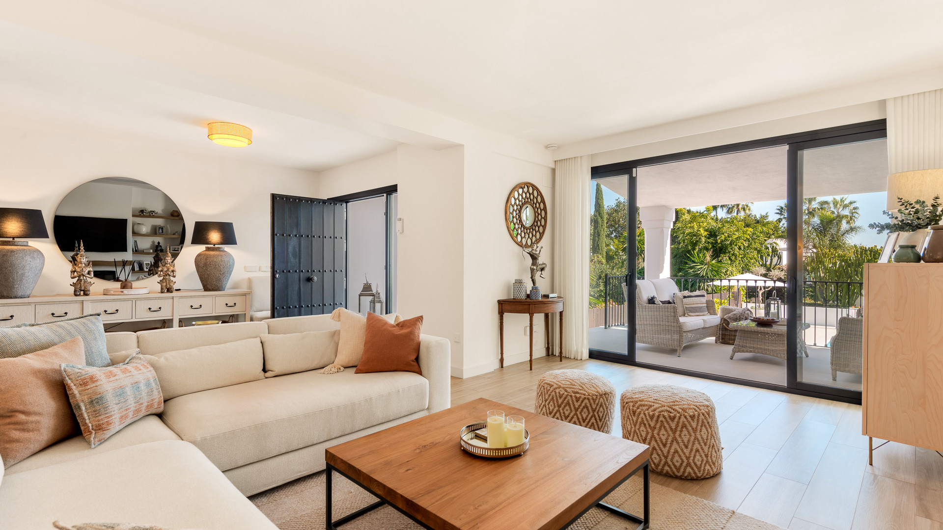 Semi Detached Villa 3 Bedrooms 3 Bathrooms in Marbella, Costa del Sol