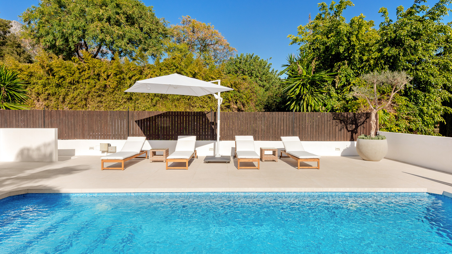 Semi Detached Villa 3 Bedrooms 3 Bathrooms in Marbella, Costa del Sol