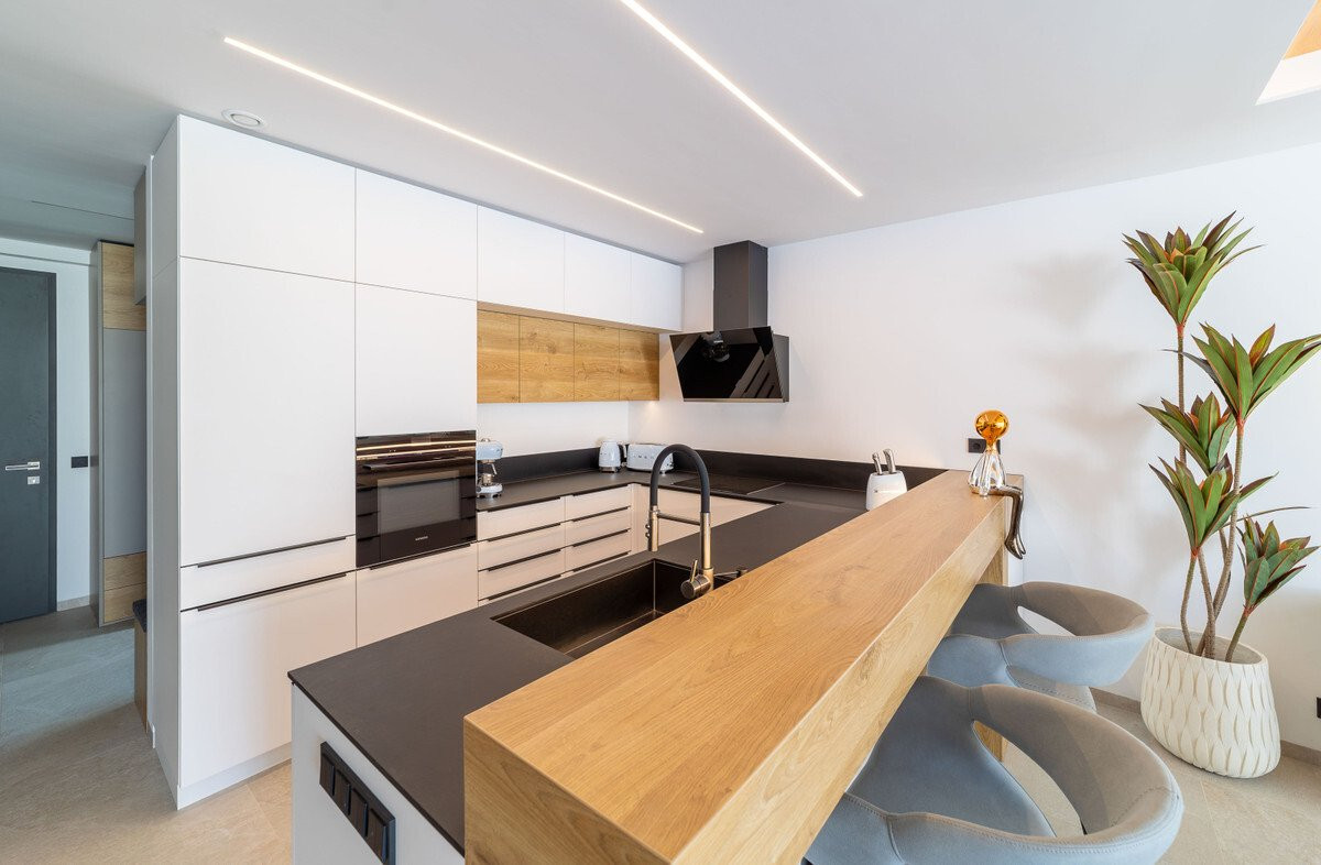 Villa 4 Bedrooms 5 Bathrooms in Marbella, Costa del Sol