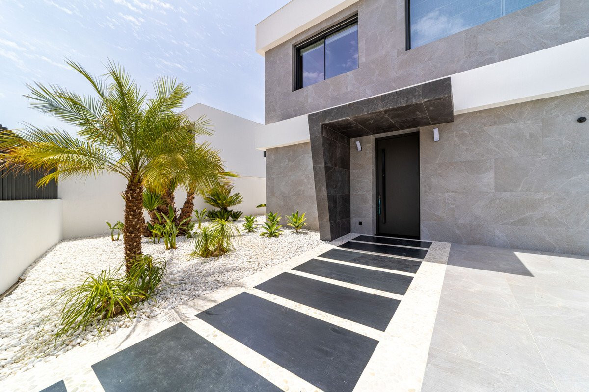Villa 4 Bedrooms 5 Bathrooms in Marbella, Costa del Sol