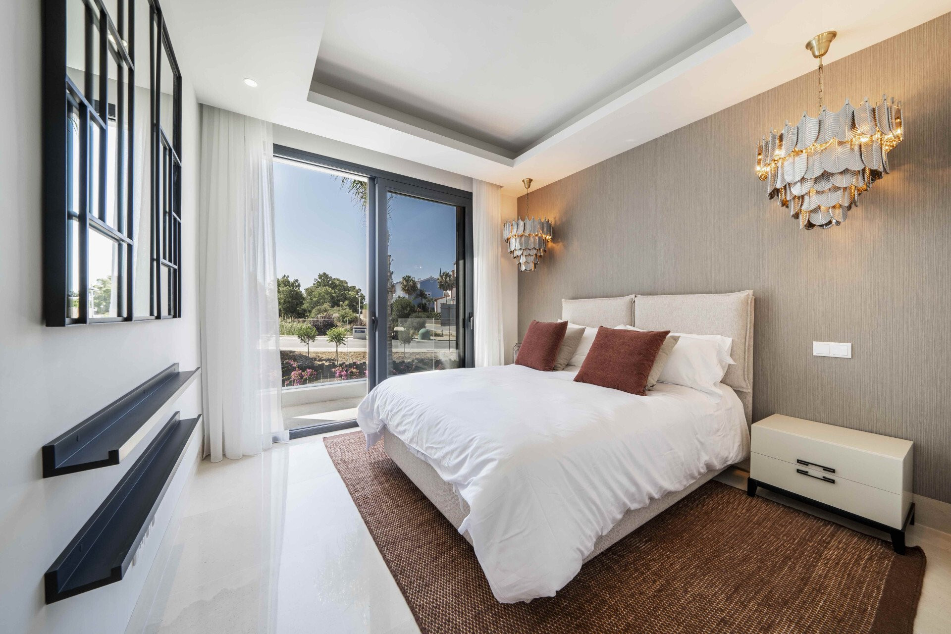 Villa 4 Bedrooms 4 Bathrooms in Estepona, Costa del Sol