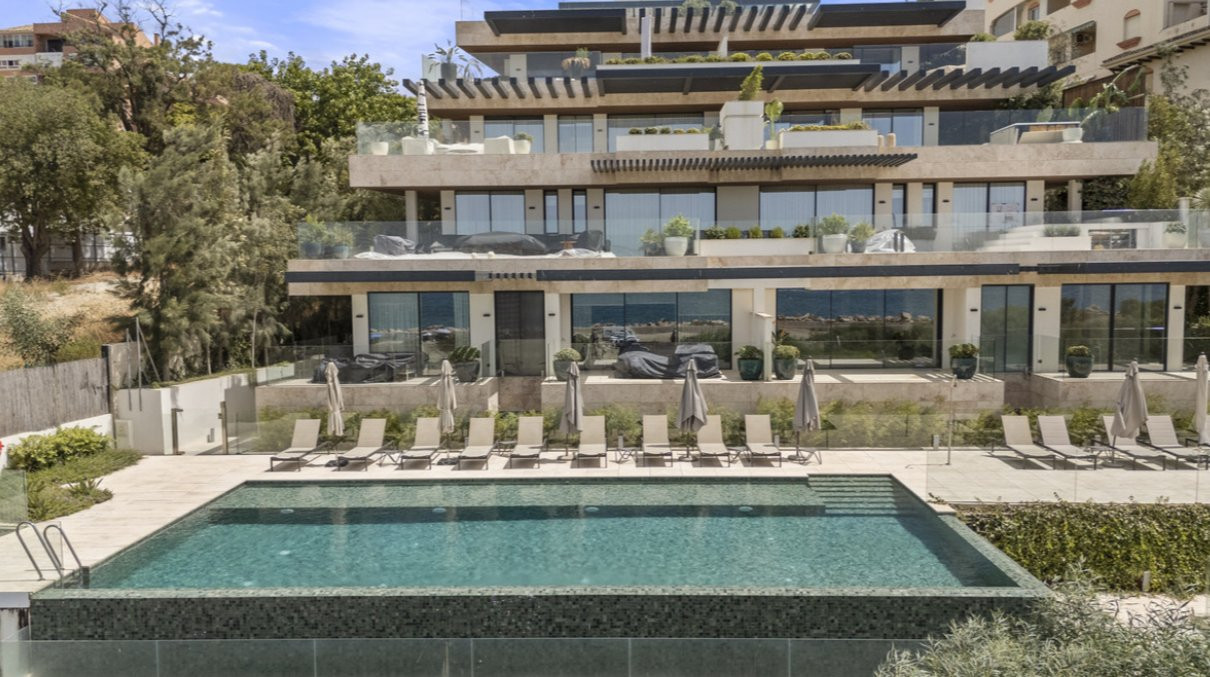 Penthouse 3 Bedrooms 2 Bathrooms in Estepona, Costa del Sol