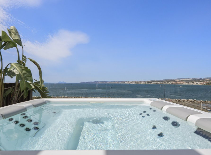 Penthouse 3 Bedrooms 2 Bathrooms in Estepona, Costa del Sol