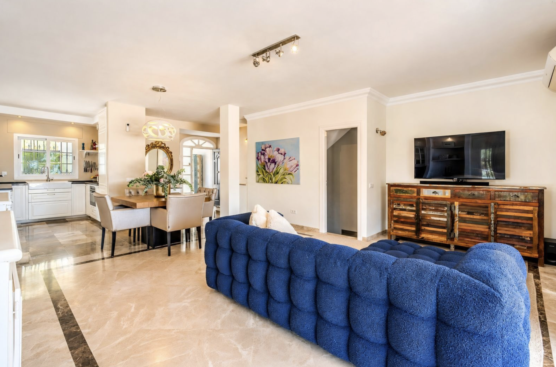 Villa 4 Bedrooms 5 Bathrooms in Marbella, Costa del Sol