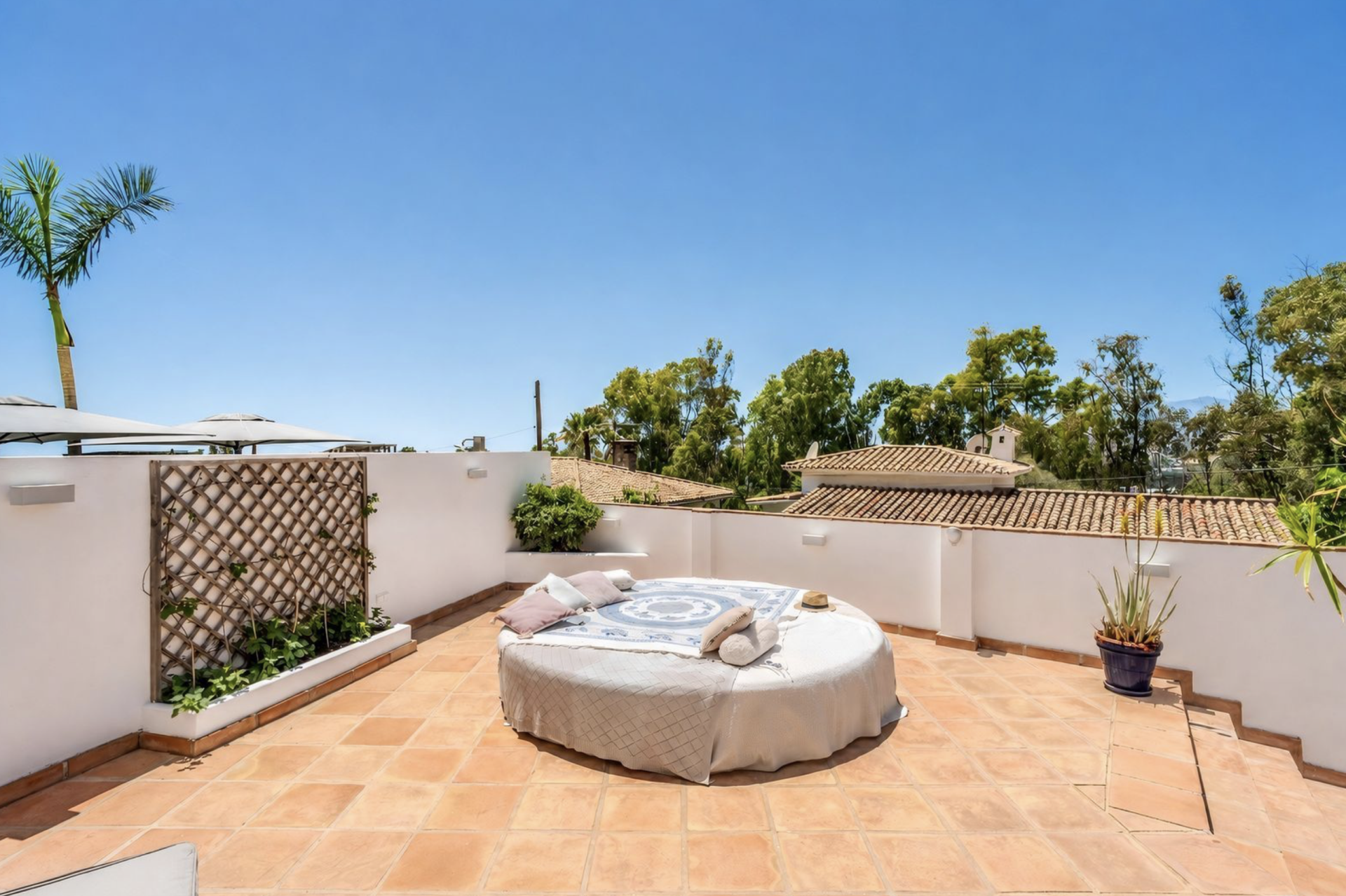 Villa 4 Bedrooms 5 Bathrooms in Marbella, Costa del Sol