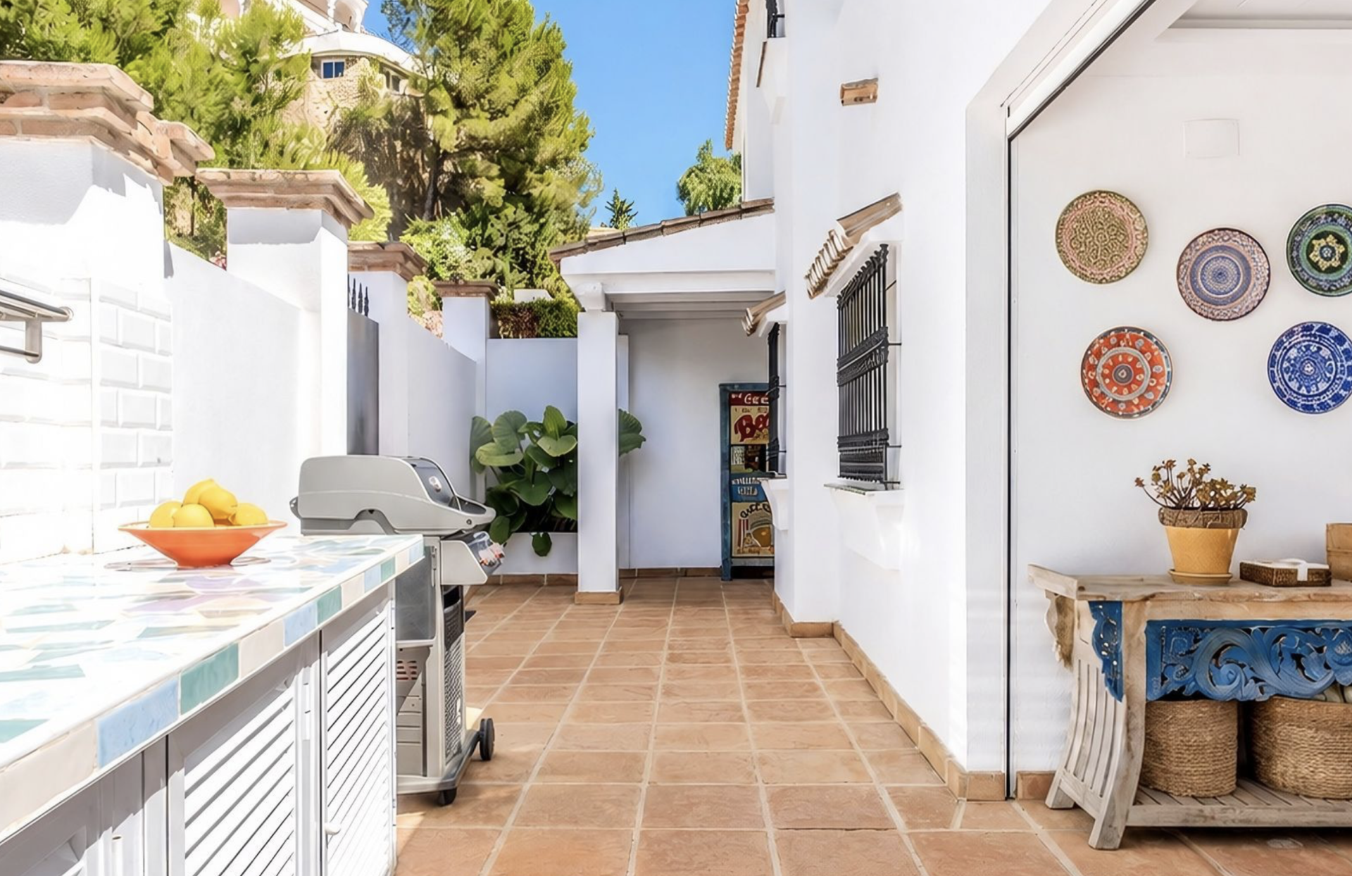 Villa 4 Bedrooms 5 Bathrooms in Marbella, Costa del Sol