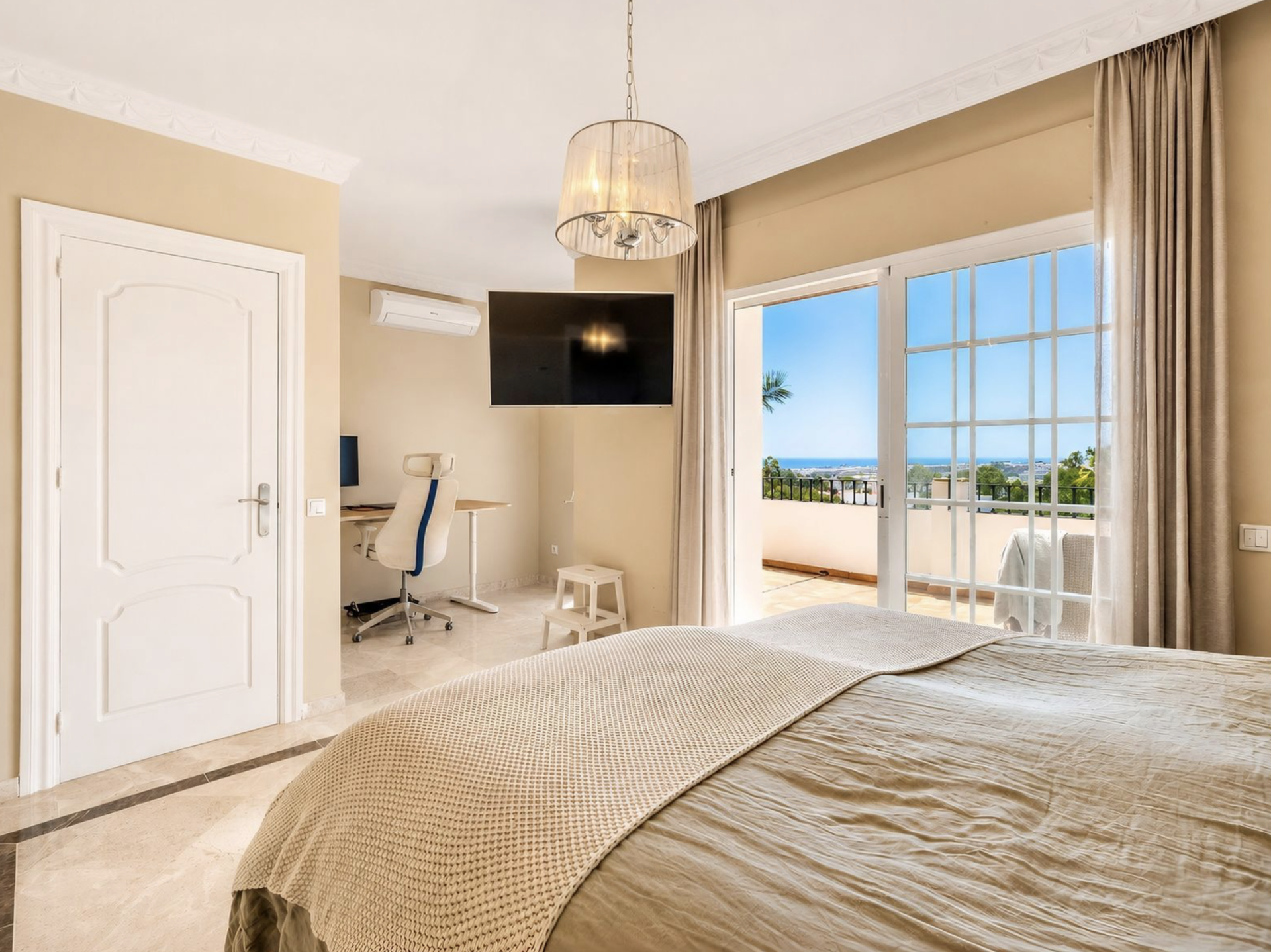Villa 4 Bedrooms 5 Bathrooms in Marbella, Costa del Sol
