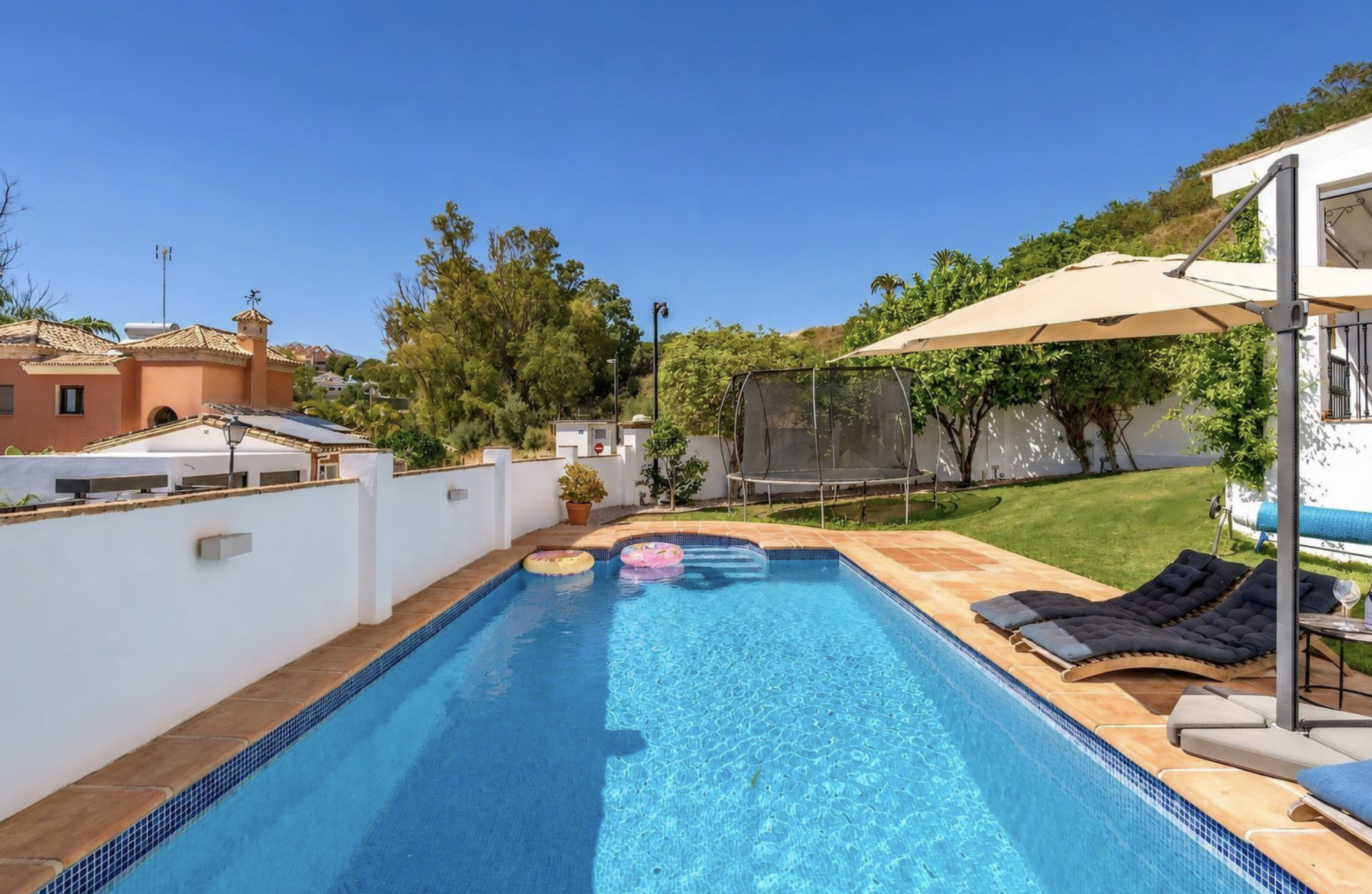 Villa 4 Bedrooms 5 Bathrooms in Marbella, Costa del Sol