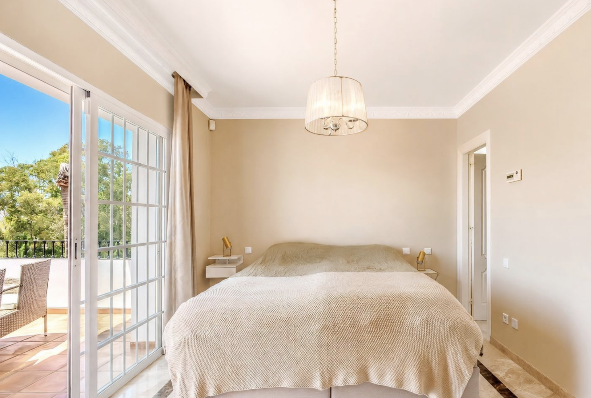 Villa 4 Bedrooms 5 Bathrooms in Marbella, Costa del Sol