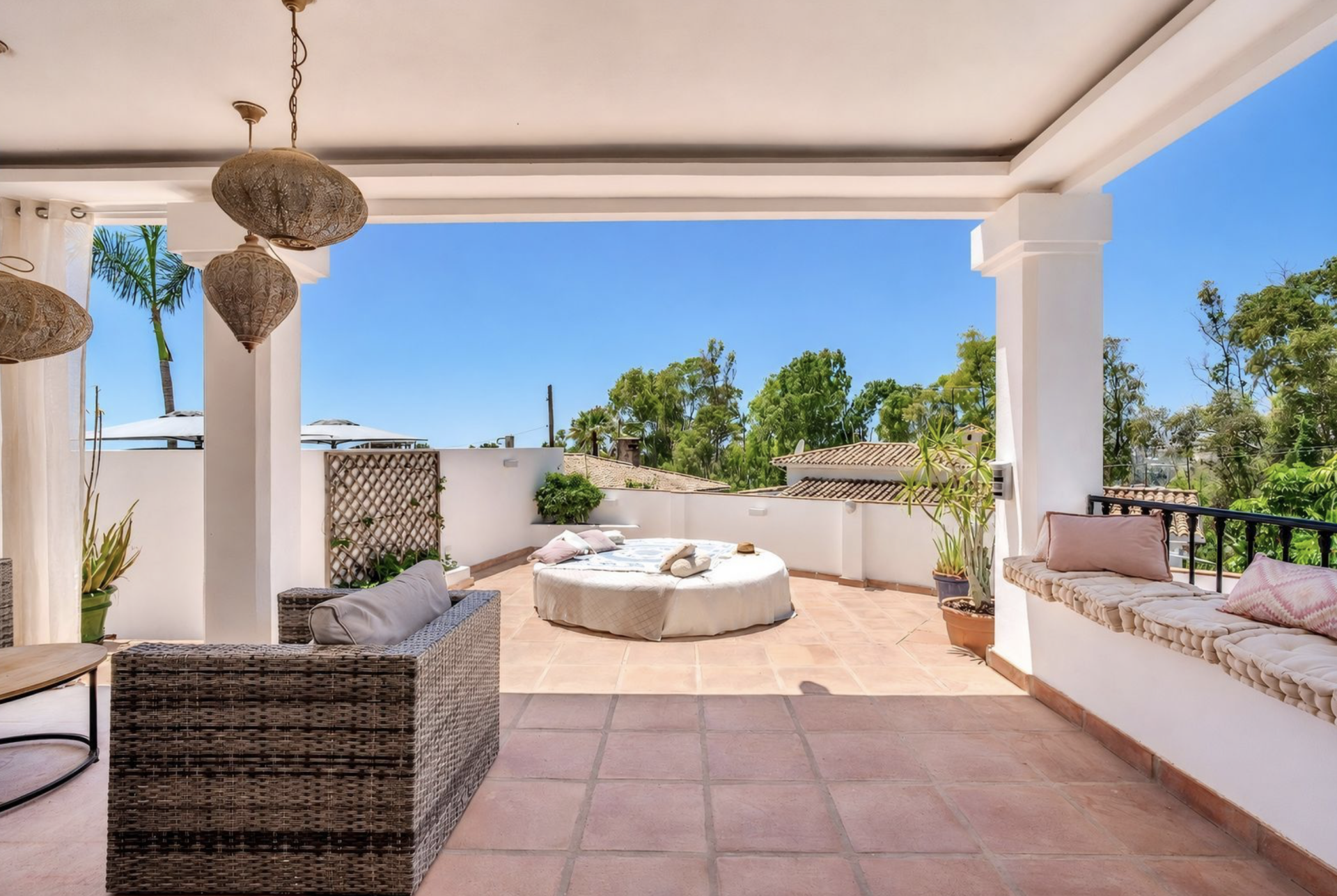 Villa 4 Bedrooms 5 Bathrooms in Marbella, Costa del Sol