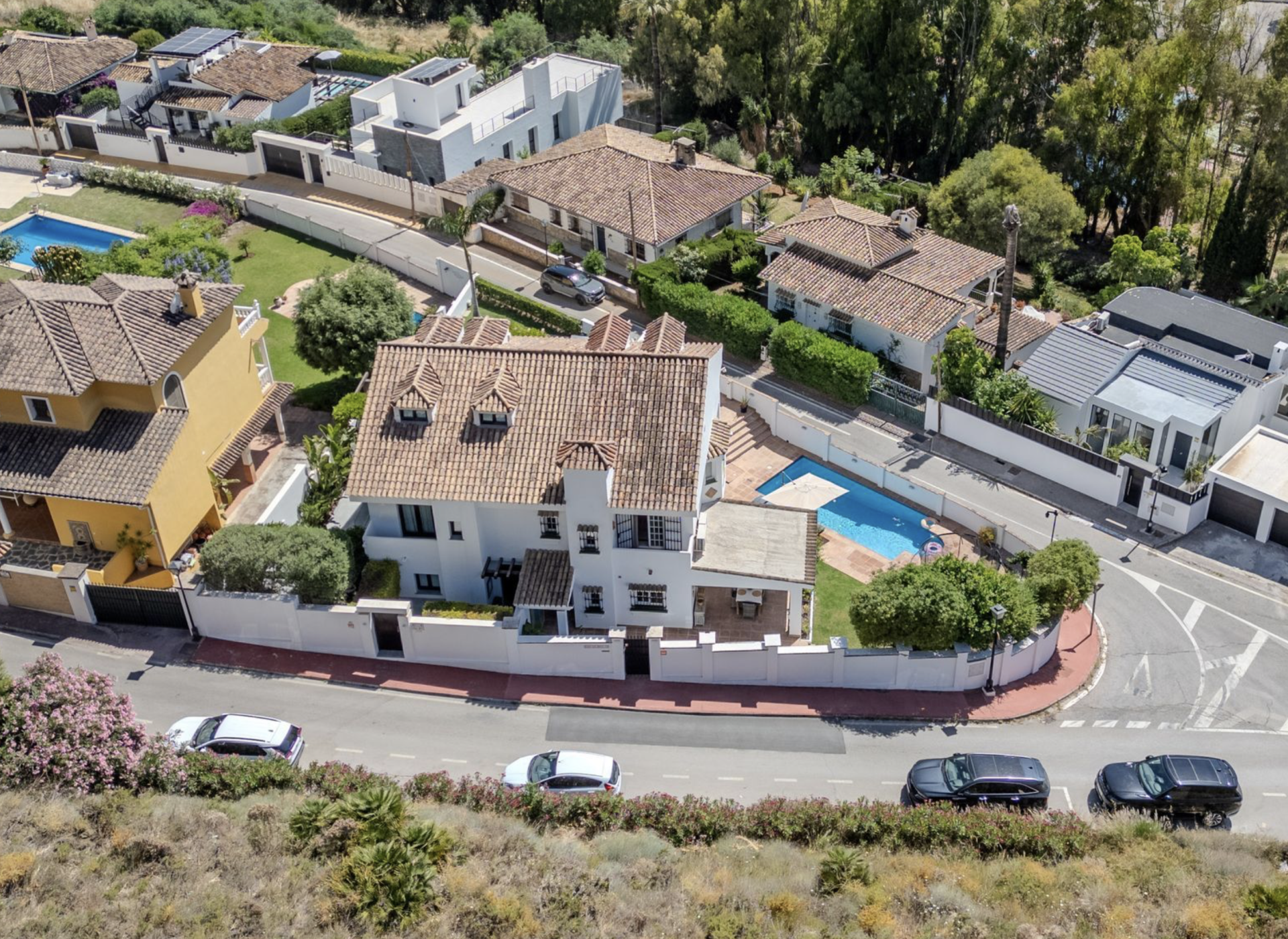 Villa 4 Bedrooms 5 Bathrooms in Marbella, Costa del Sol