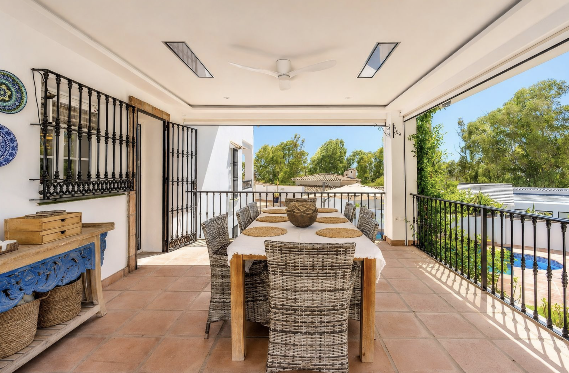 Villa 4 Bedrooms 5 Bathrooms in Marbella, Costa del Sol