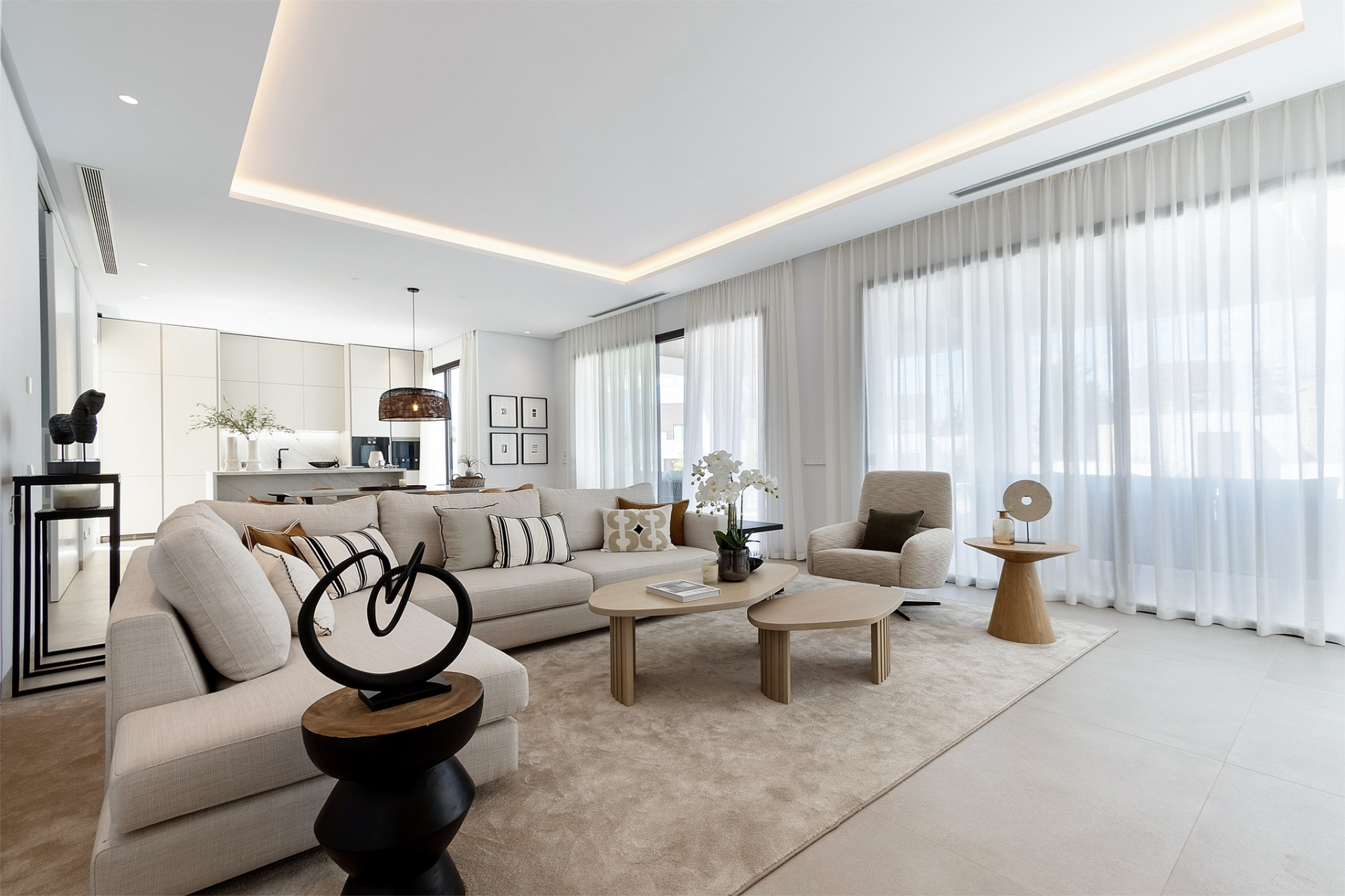 Villa 4 Bedrooms 4 Bathrooms in Marbella, Costa del Sol