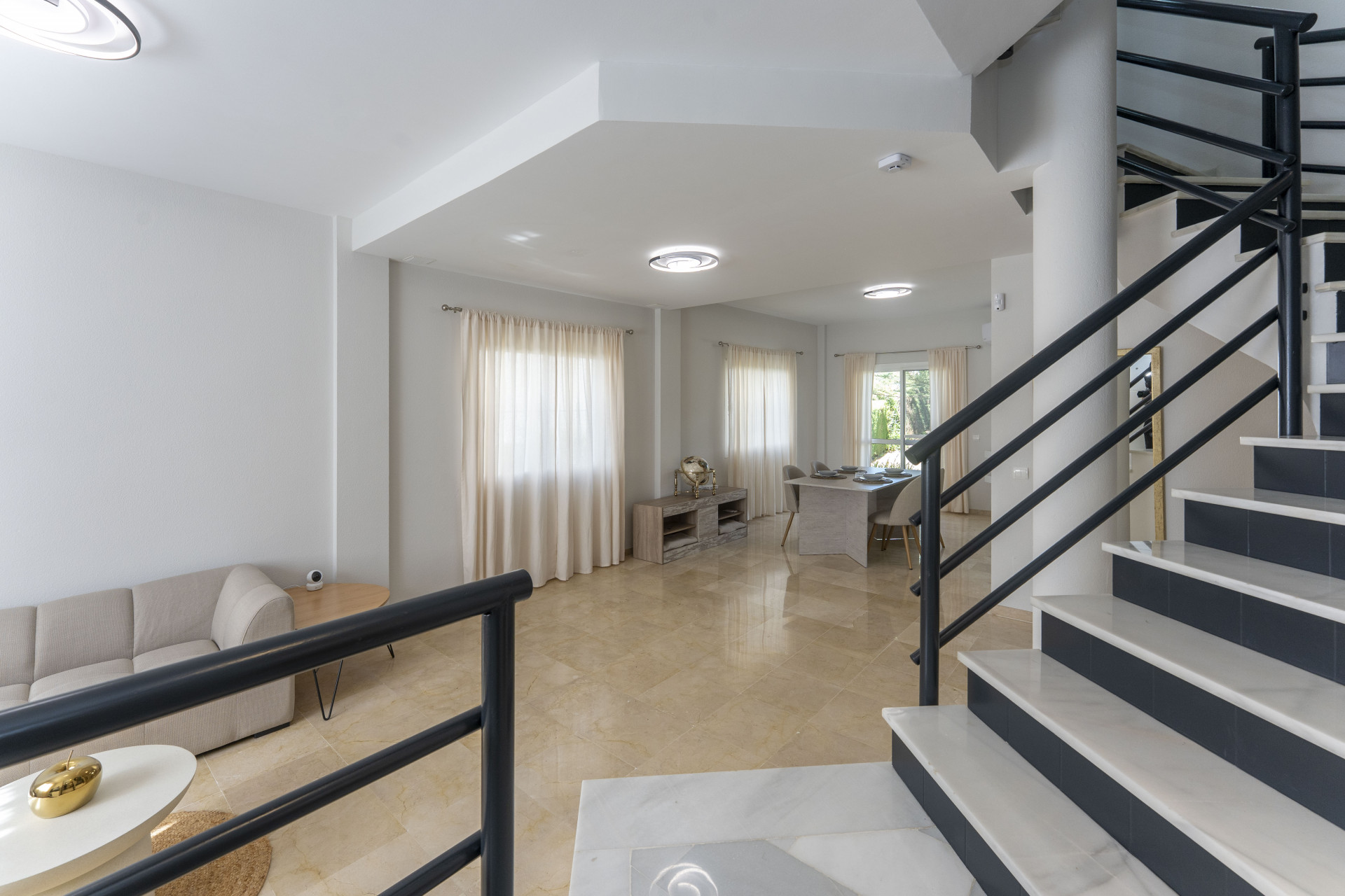 Town House 3 Bedrooms 3 Bathrooms in Marbella, Costa del Sol