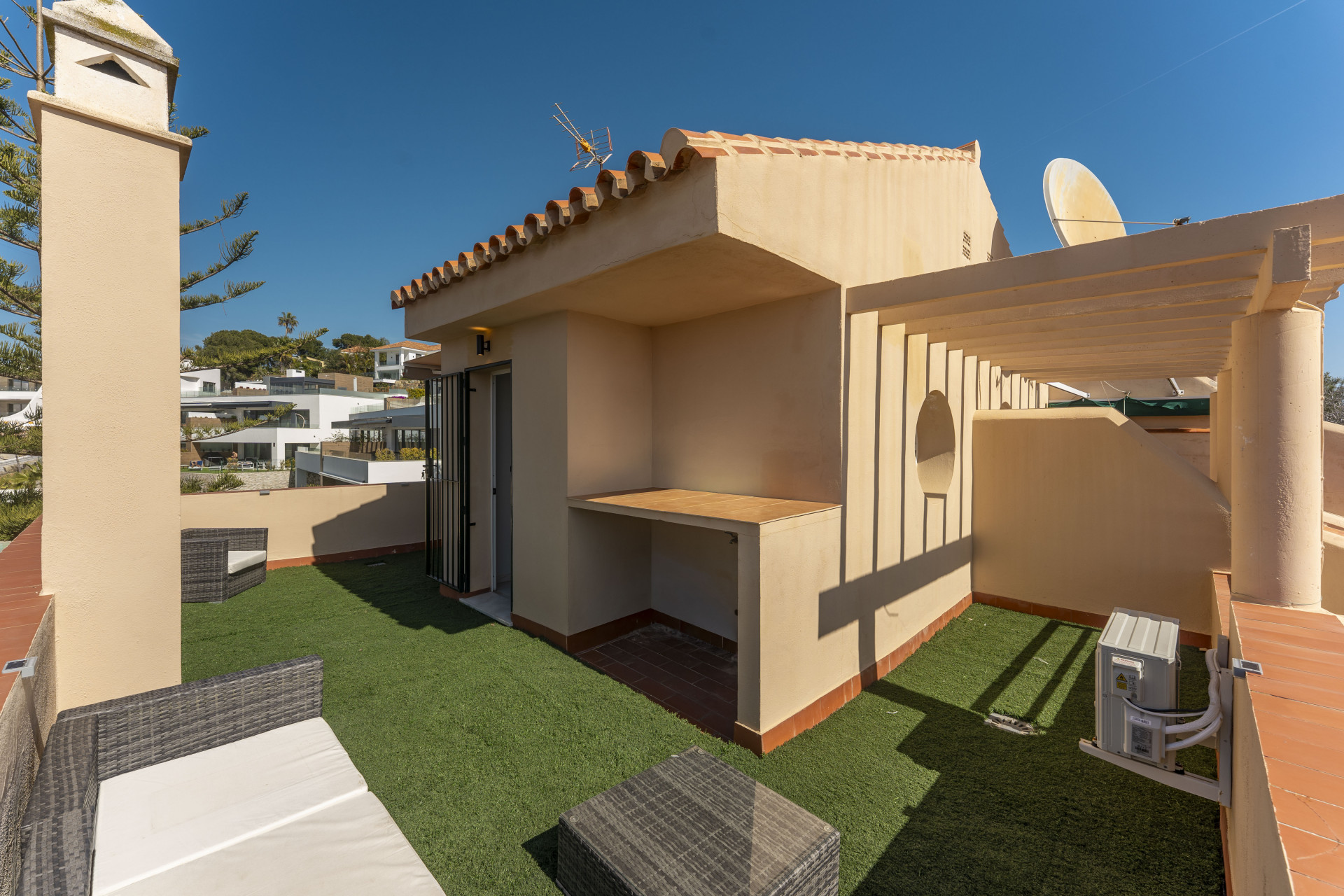 Town House 3 Bedrooms 3 Bathrooms in Marbella, Costa del Sol
