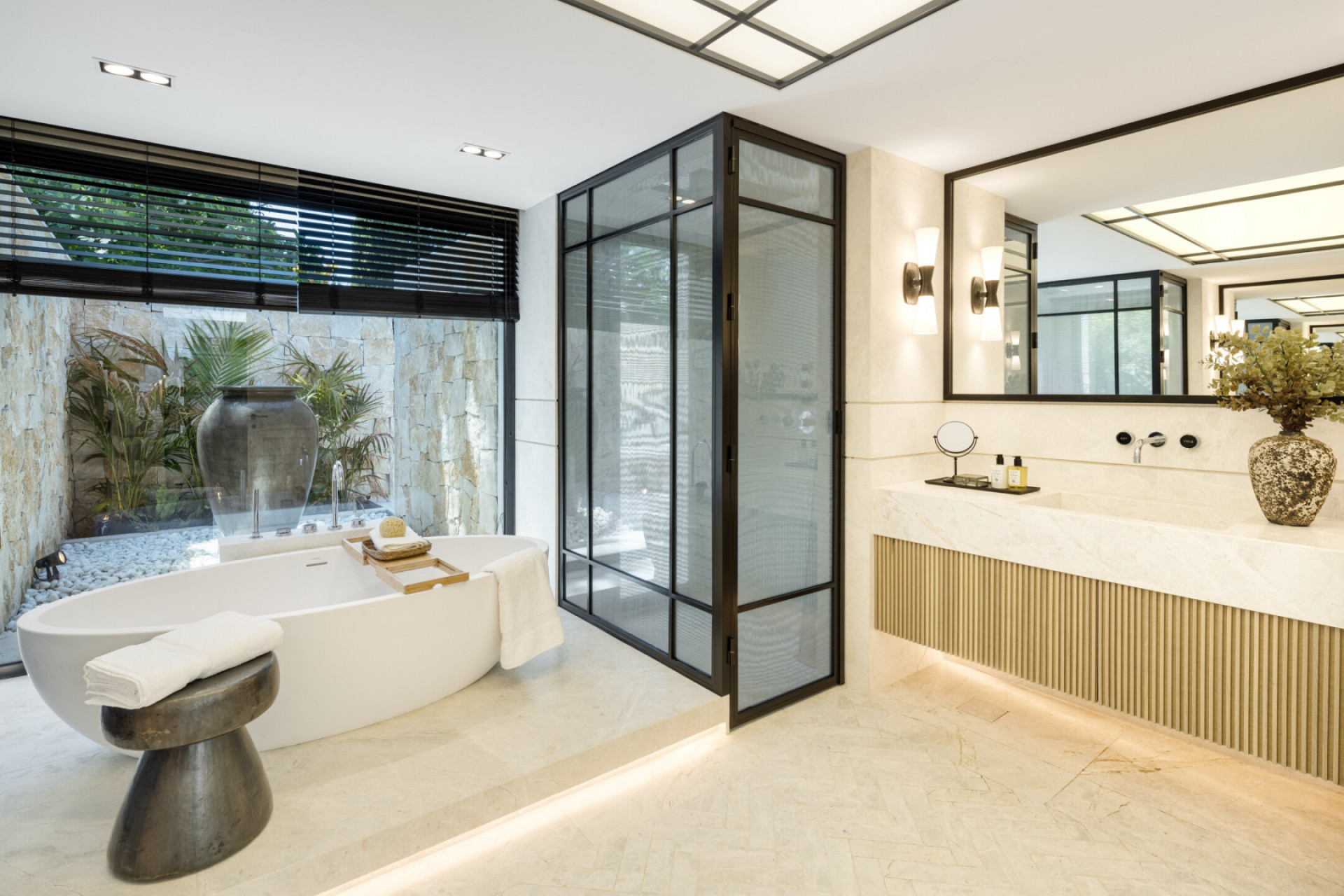 Villa 7 Bedrooms 7 Bathrooms in Marbella, Costa del Sol