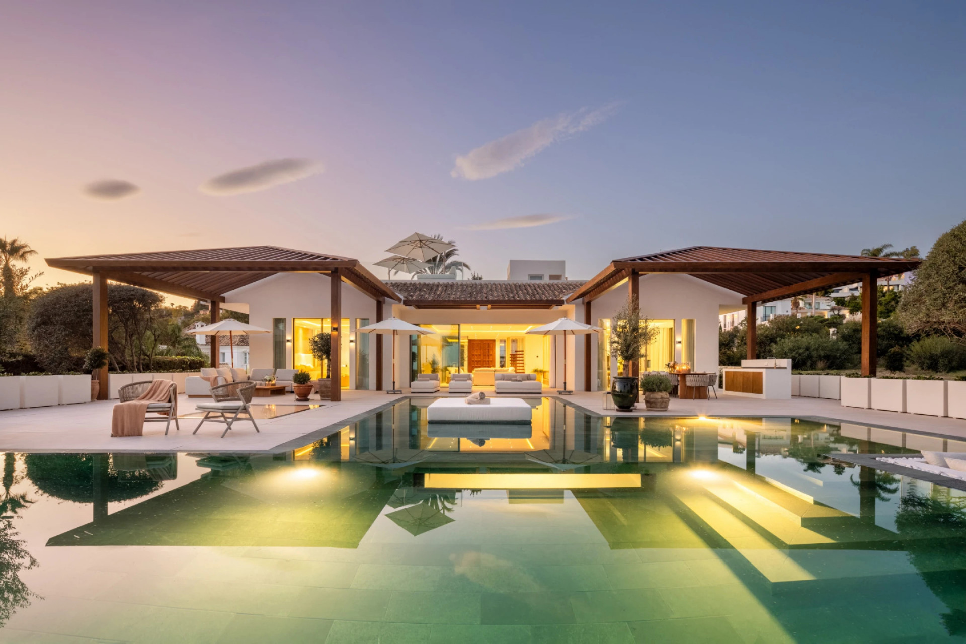 Villa 6 Bedrooms 7 Bathrooms in Marbella, Costa del Sol