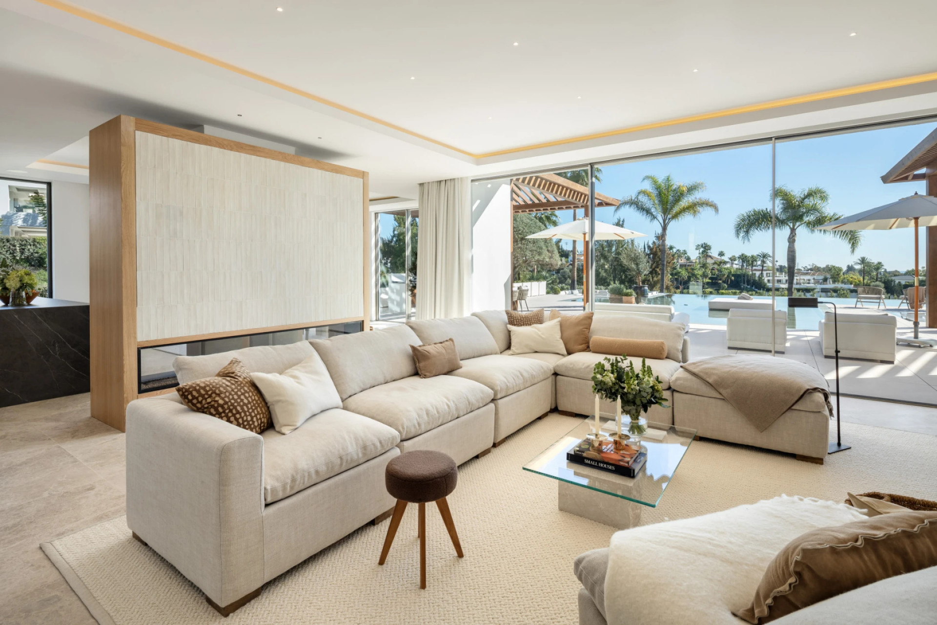 Villa 6 Bedrooms 7 Bathrooms in Marbella, Costa del Sol