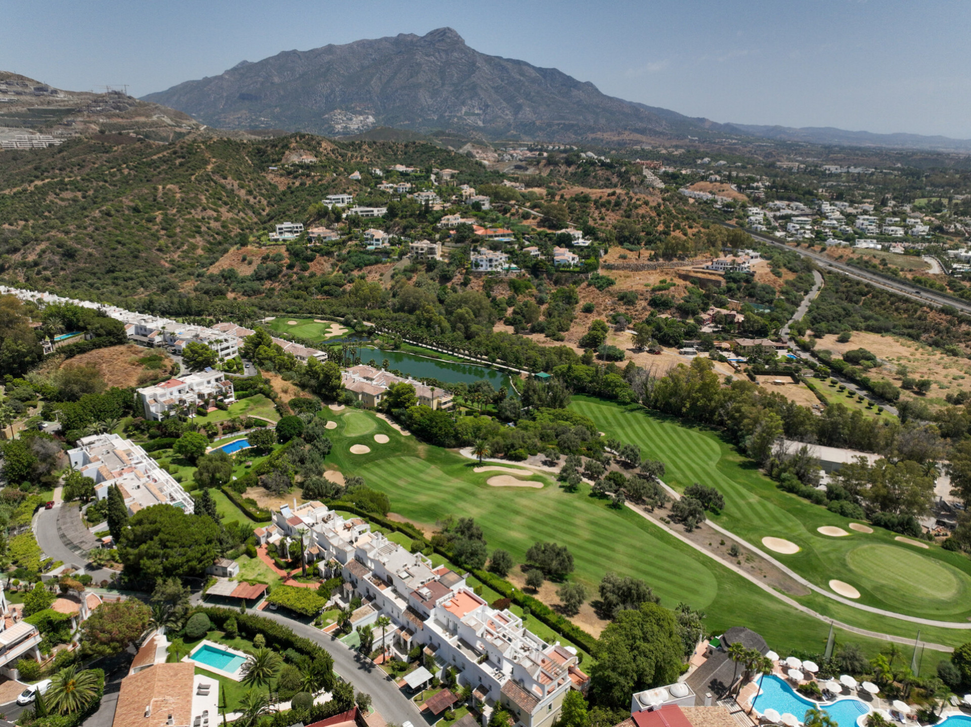 Villa 4 Bedrooms 4 Bathrooms in Benahavis, Costa del Sol