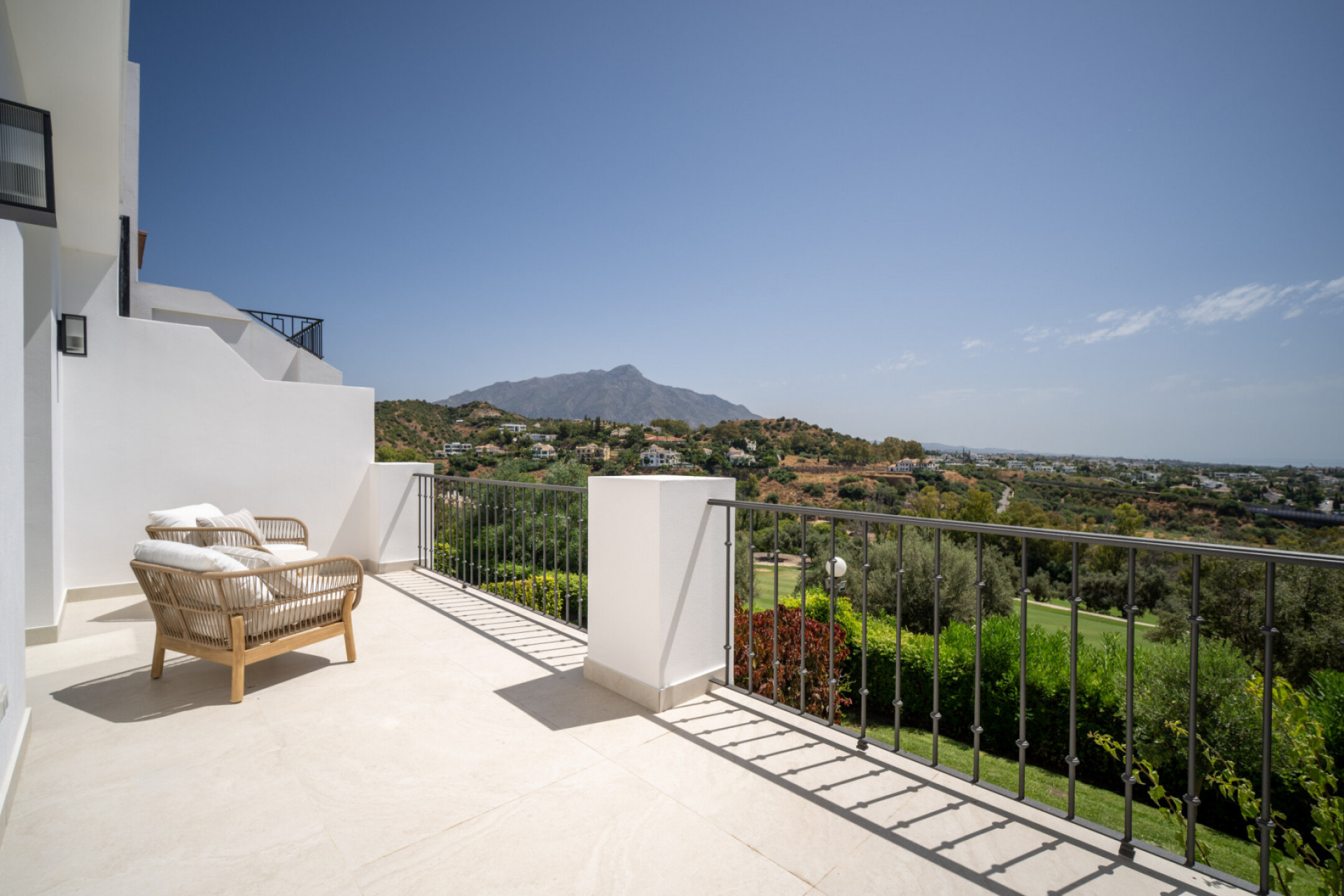Villa 4 Bedrooms 4 Bathrooms in Benahavis, Costa del Sol