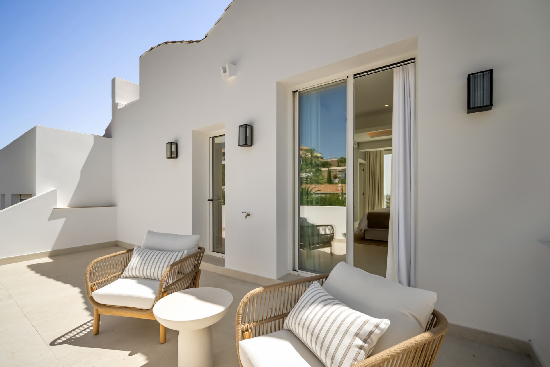 Villa 4 Bedrooms 4 Bathrooms in Benahavis, Costa del Sol