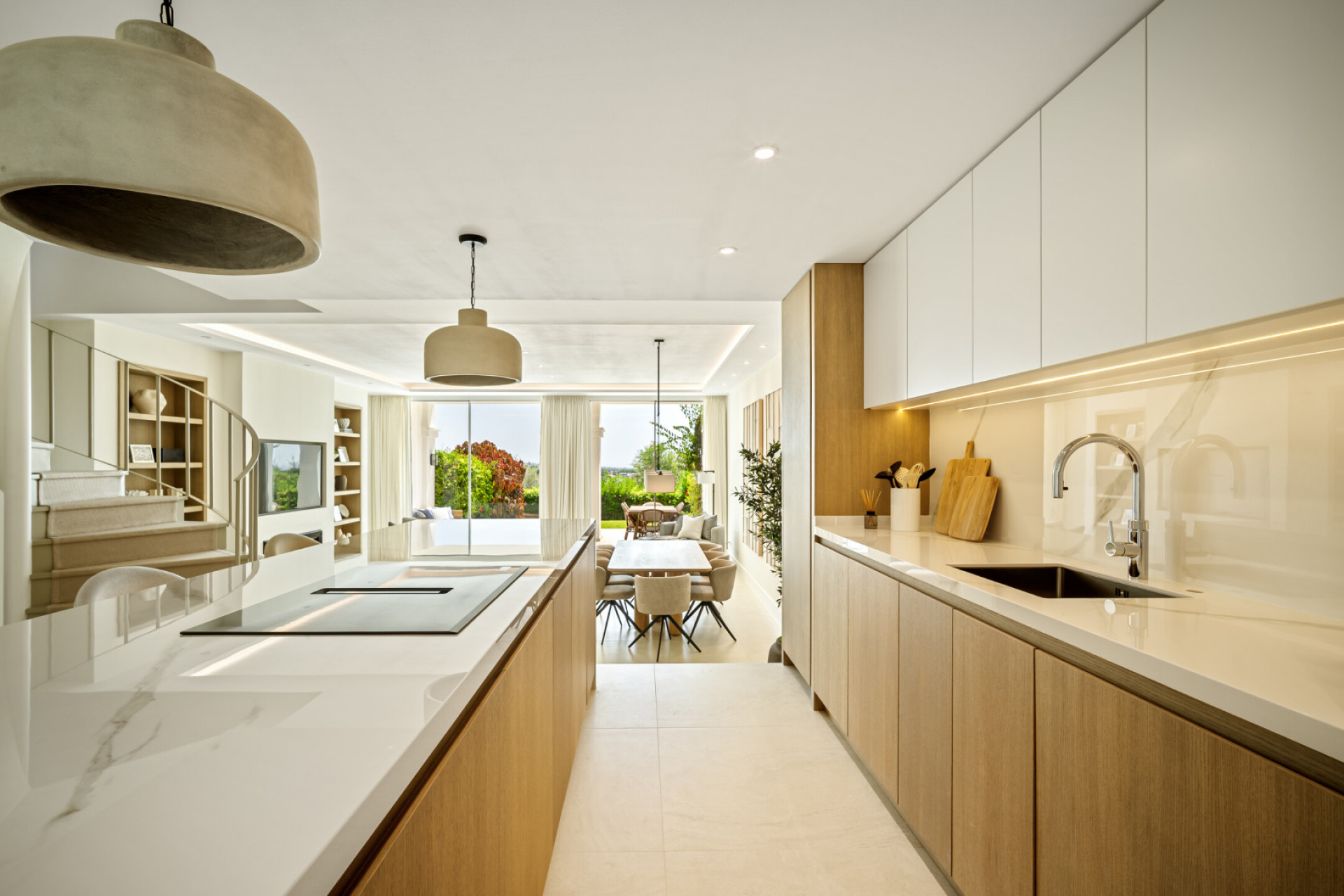 Villa 4 Bedrooms 4 Bathrooms in Benahavis, Costa del Sol