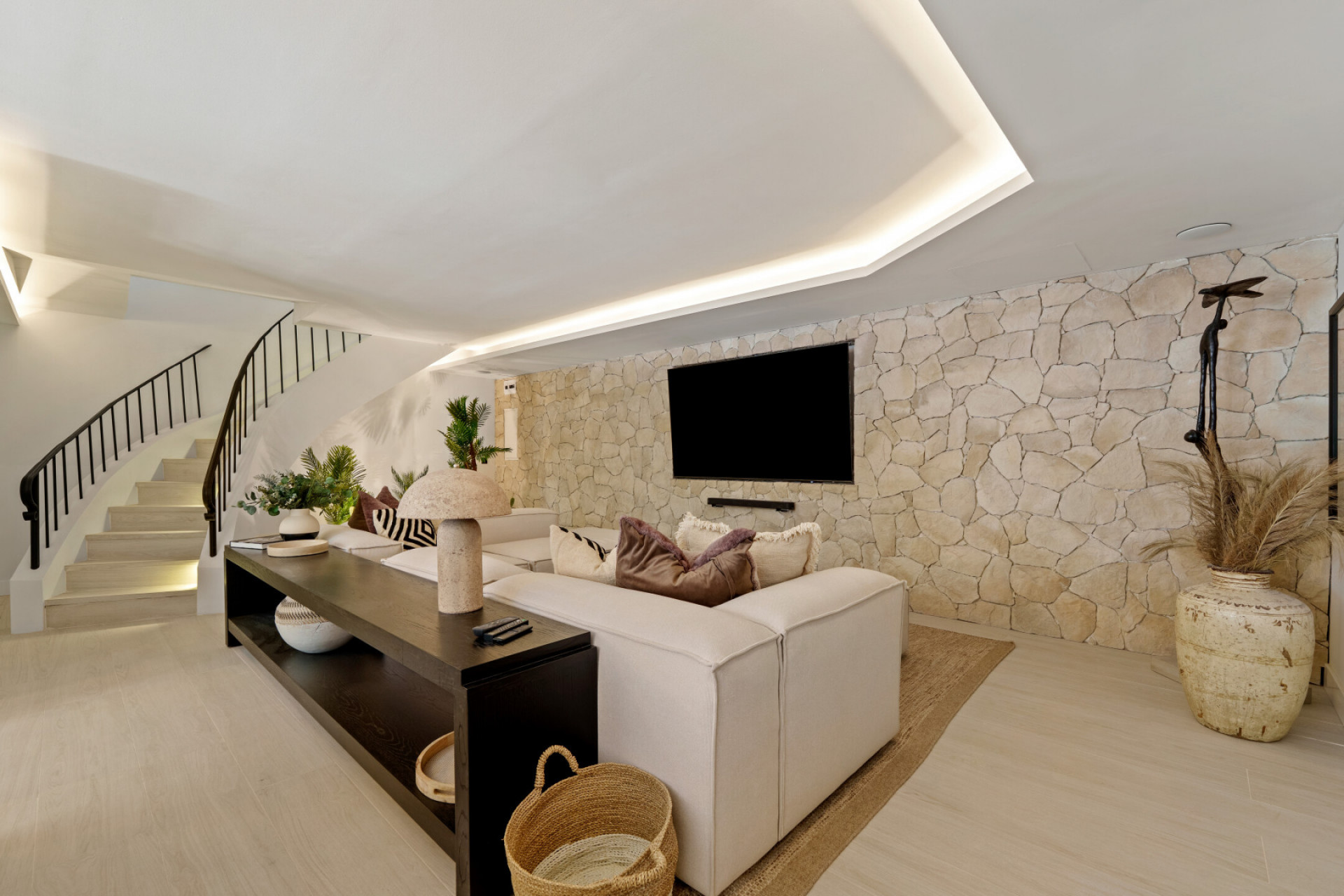 Villa 6 Bedrooms 7 Bathrooms in Marbella, Costa del Sol