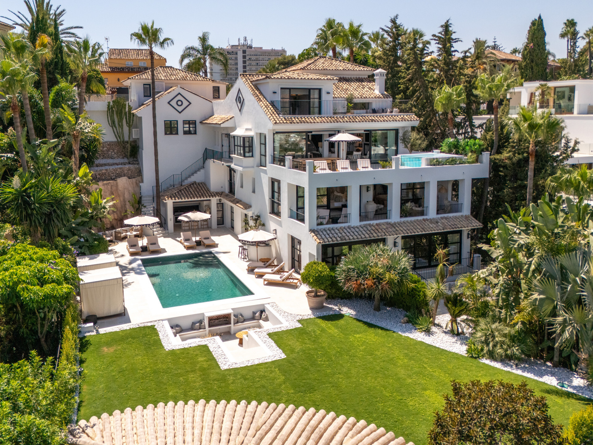 Villa 6 Bedrooms 7 Bathrooms in Marbella, Costa del Sol