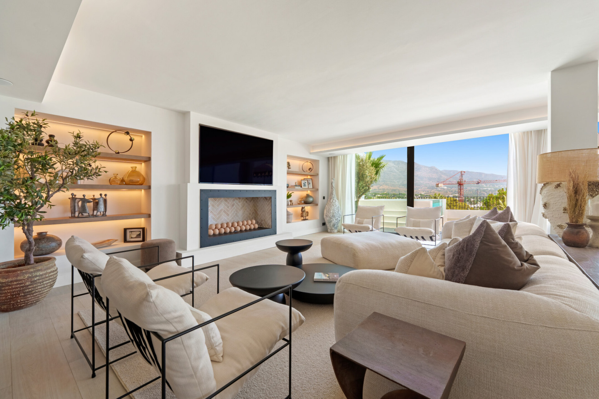 Villa 6 Bedrooms 7 Bathrooms in Marbella, Costa del Sol