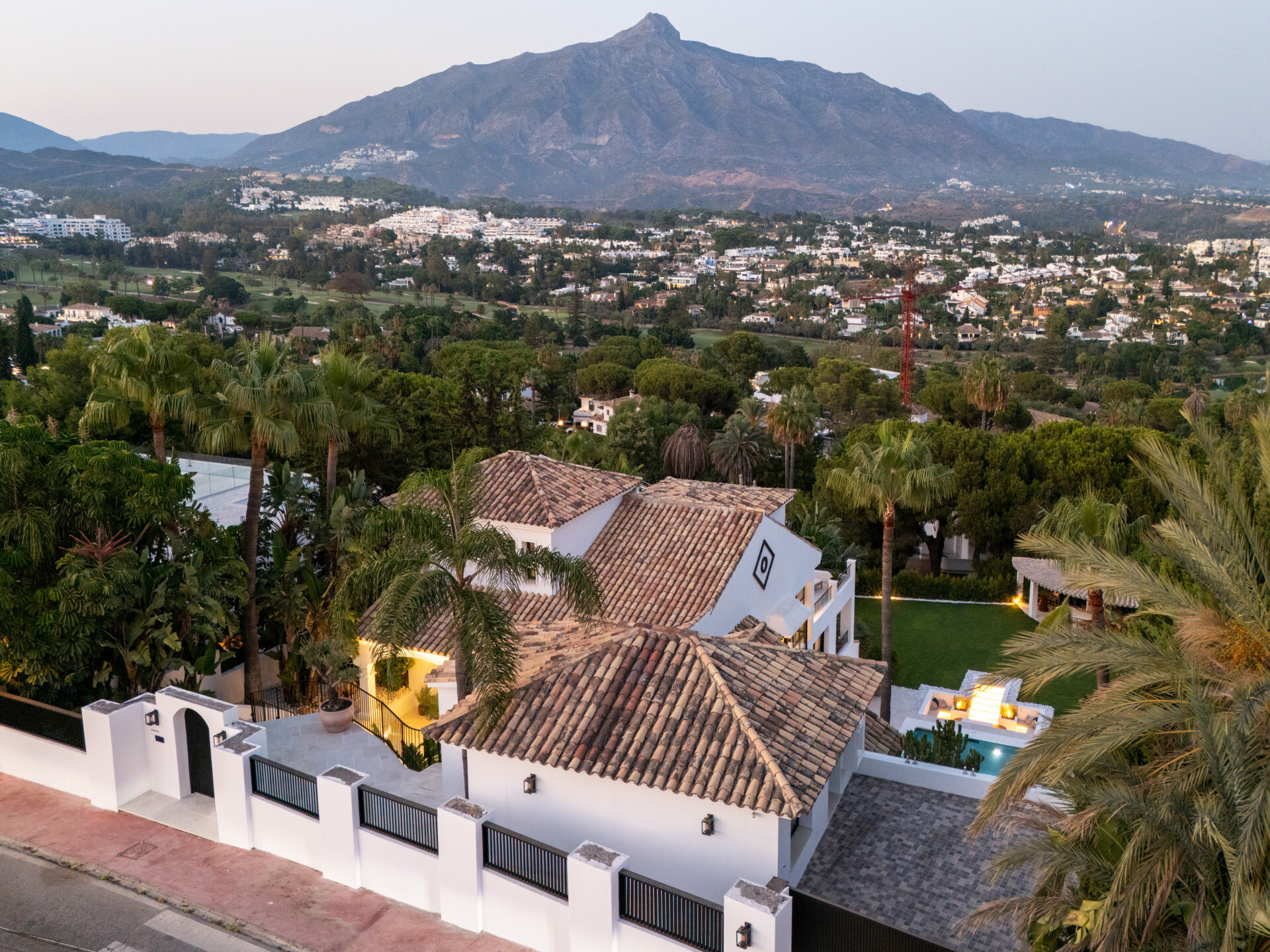 Villa 6 Bedrooms 7 Bathrooms in Marbella, Costa del Sol