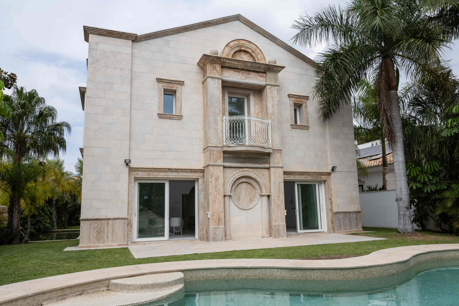Villa 5 Bedrooms 5 Bathrooms in Marbella, Costa del Sol