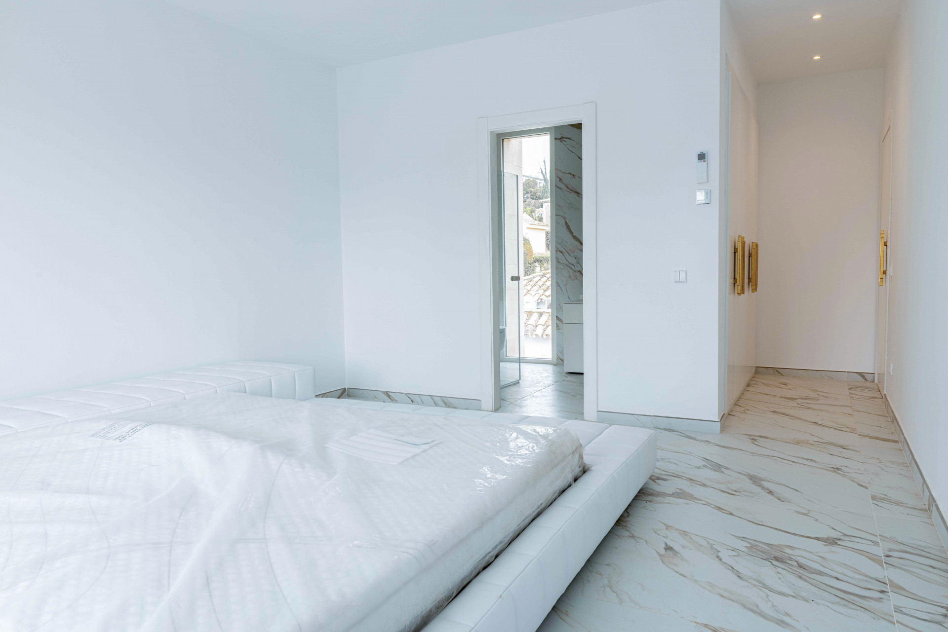 Villa 5 Bedrooms 5 Bathrooms in Marbella, Costa del Sol