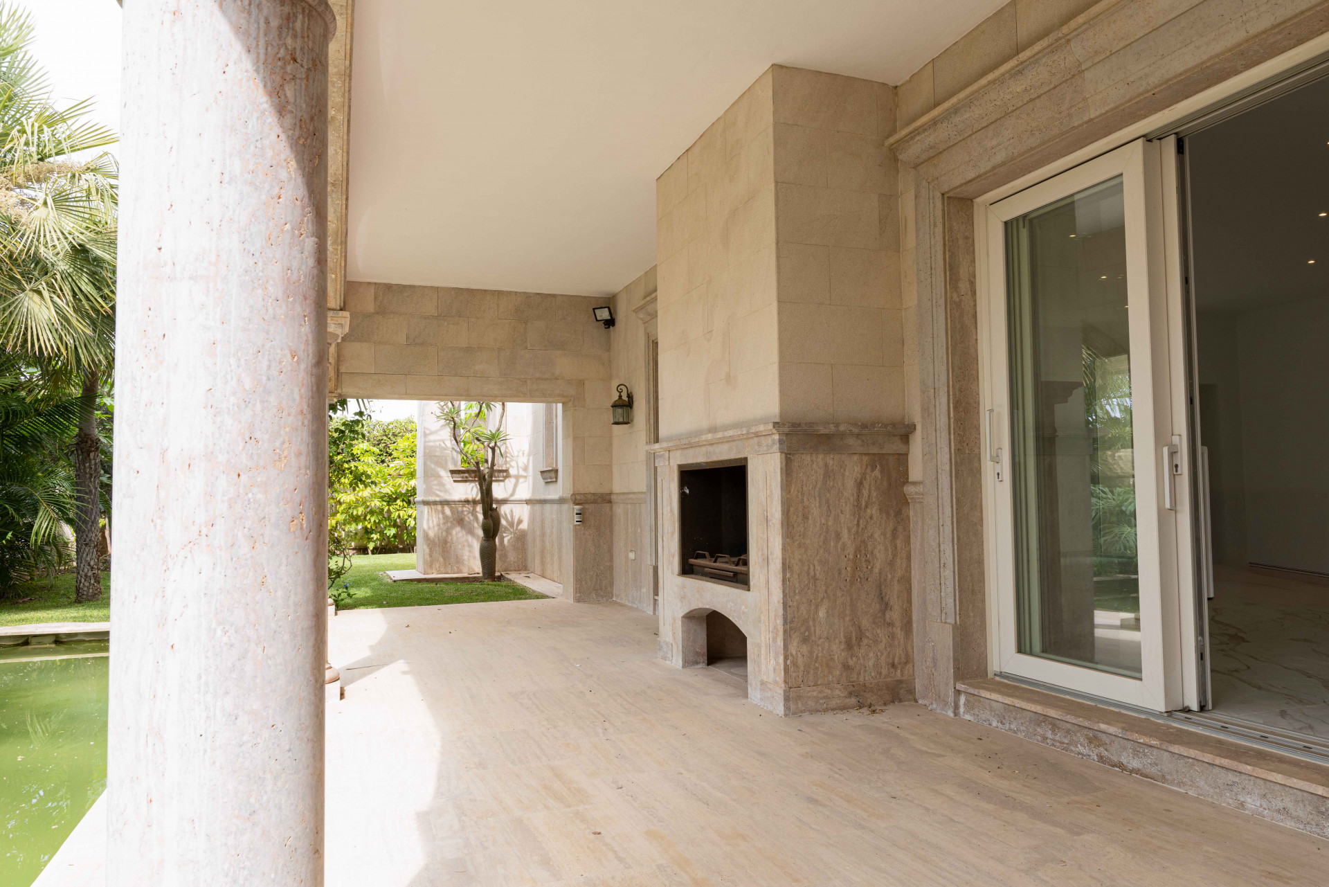 Villa 5 Bedrooms 5 Bathrooms in Marbella, Costa del Sol