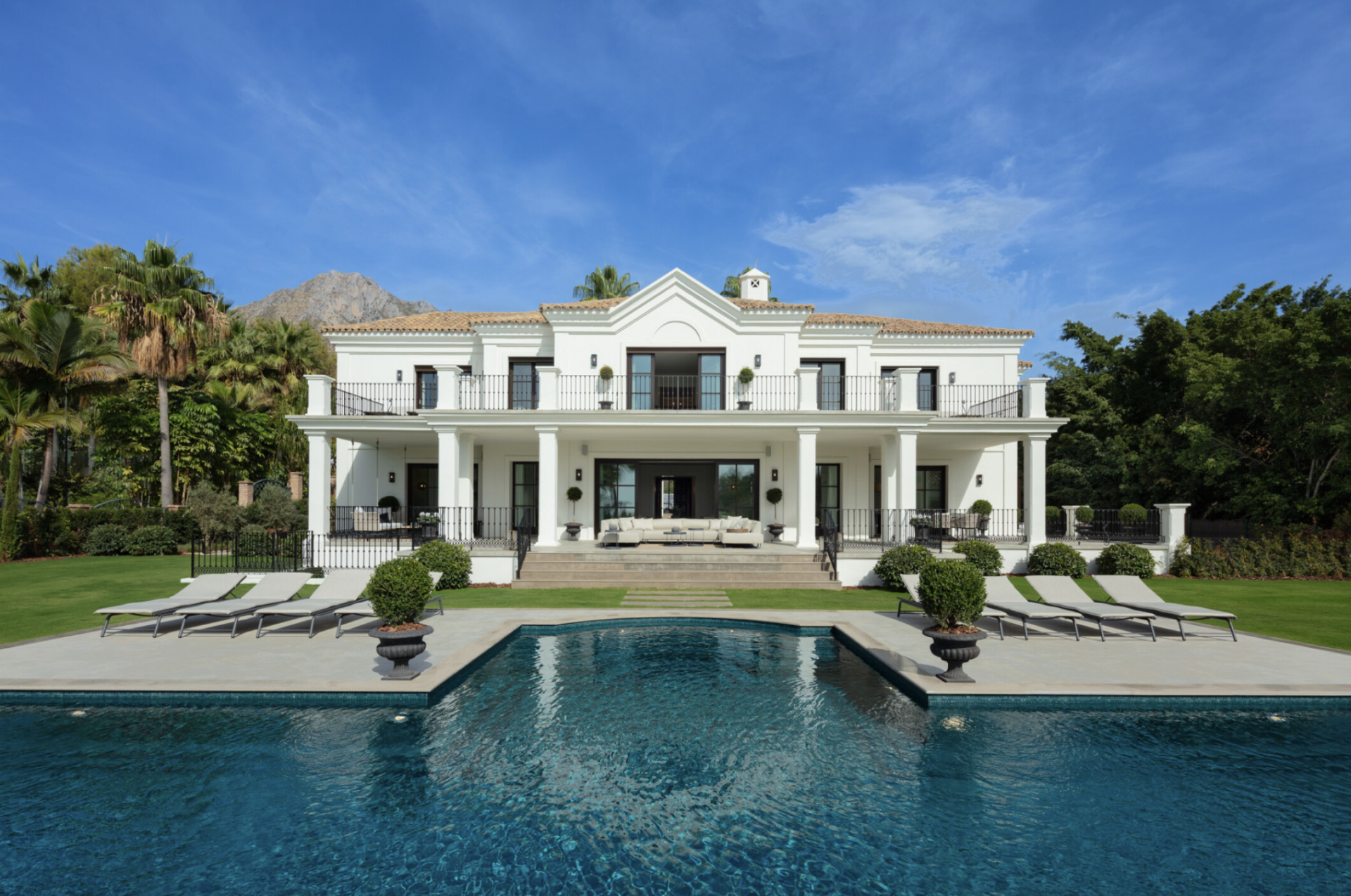 Villa 6 Bedrooms 7 Bathrooms in Marbella, Costa del Sol