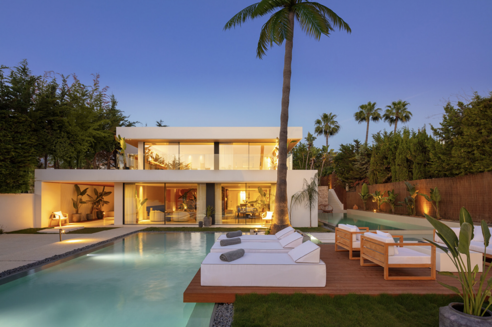 Villa 4 Bedrooms 4 Bathrooms in Marbella, Costa del Sol