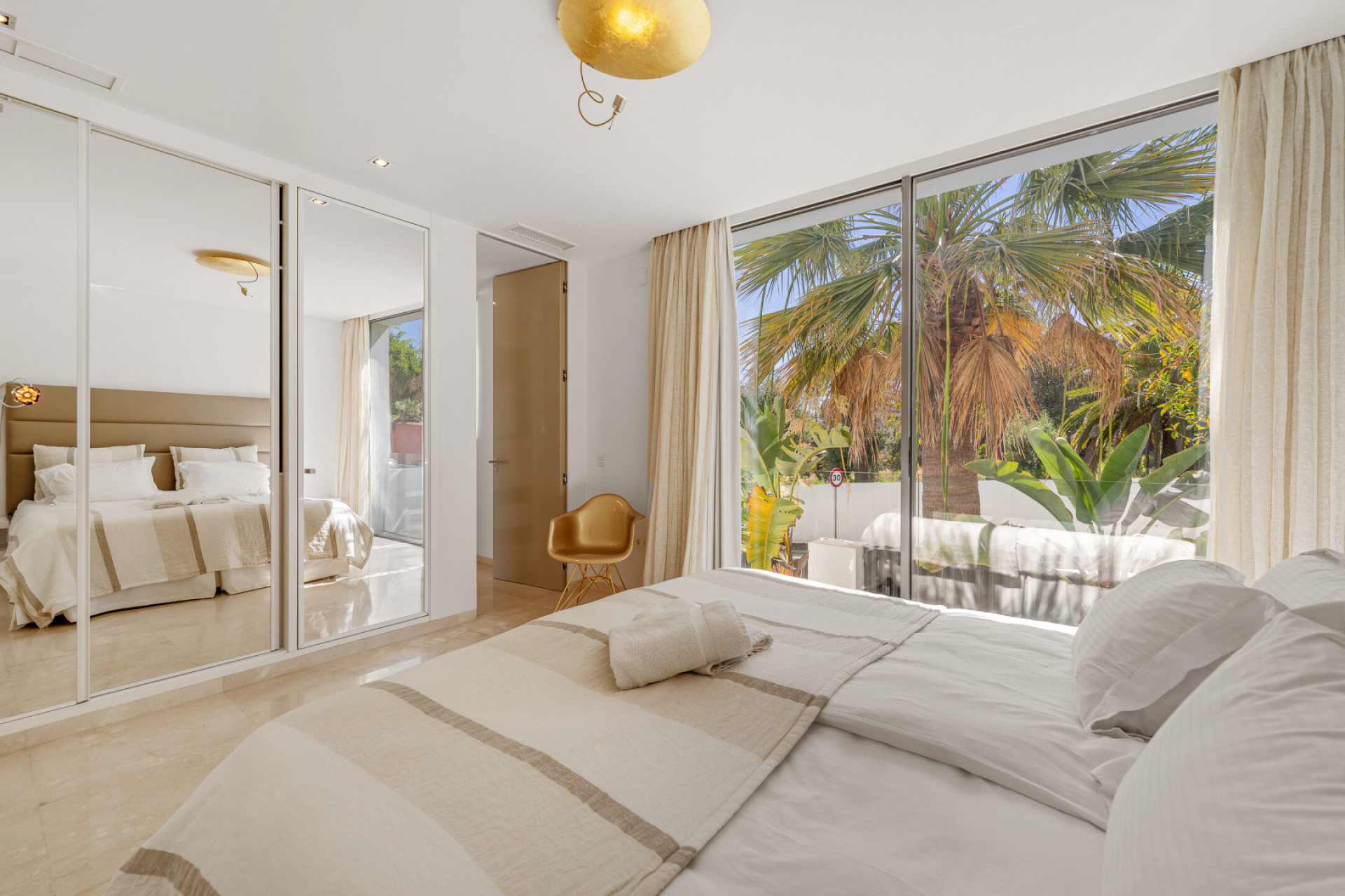 Villa 7 Bedrooms 6 Bathrooms in Marbella, Costa del Sol