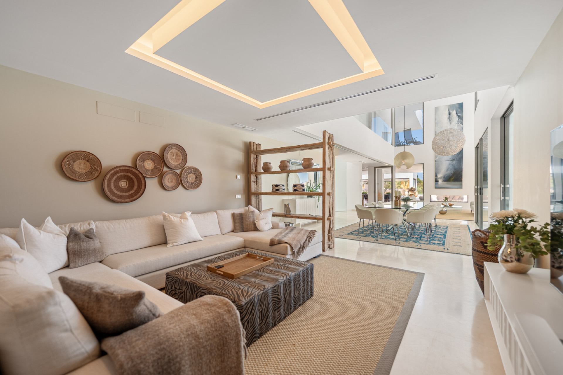 Villa 7 Bedrooms 6 Bathrooms in Marbella, Costa del Sol