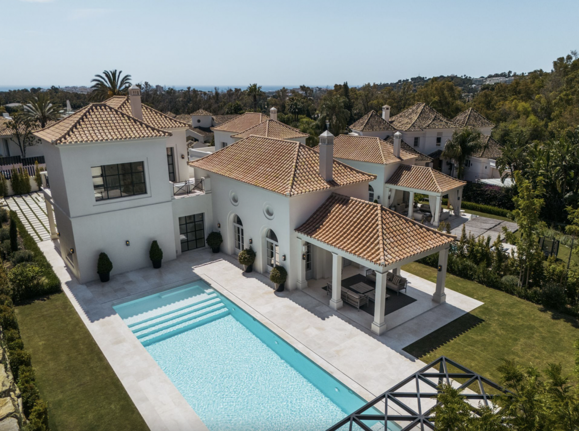 Villa 4 Bedrooms 5 Bathrooms in Marbella, Costa del Sol