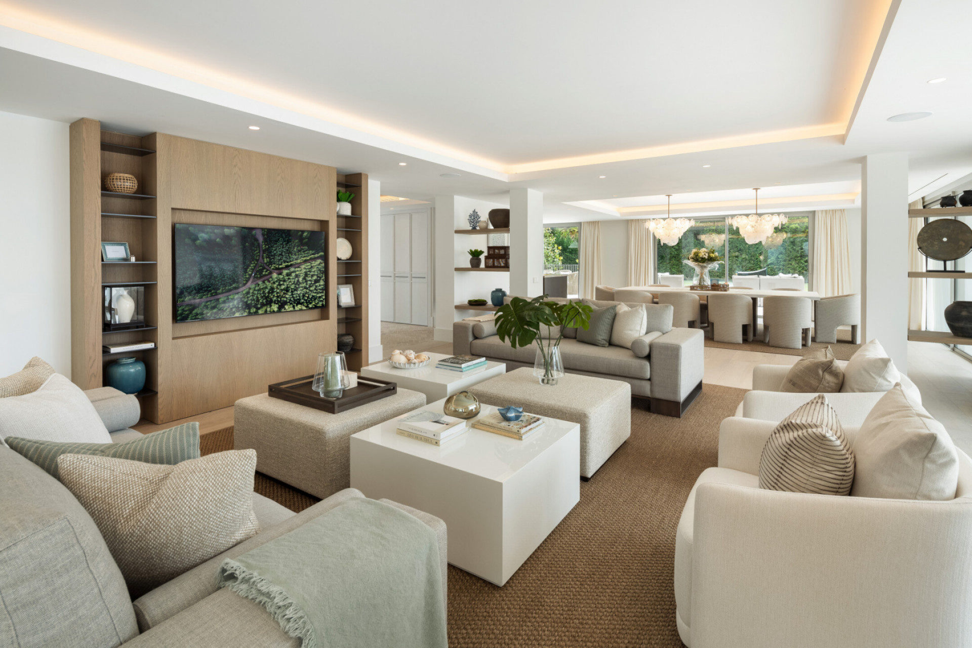 Villa 6 Bedrooms 6 Bathrooms in Marbella, Costa del Sol