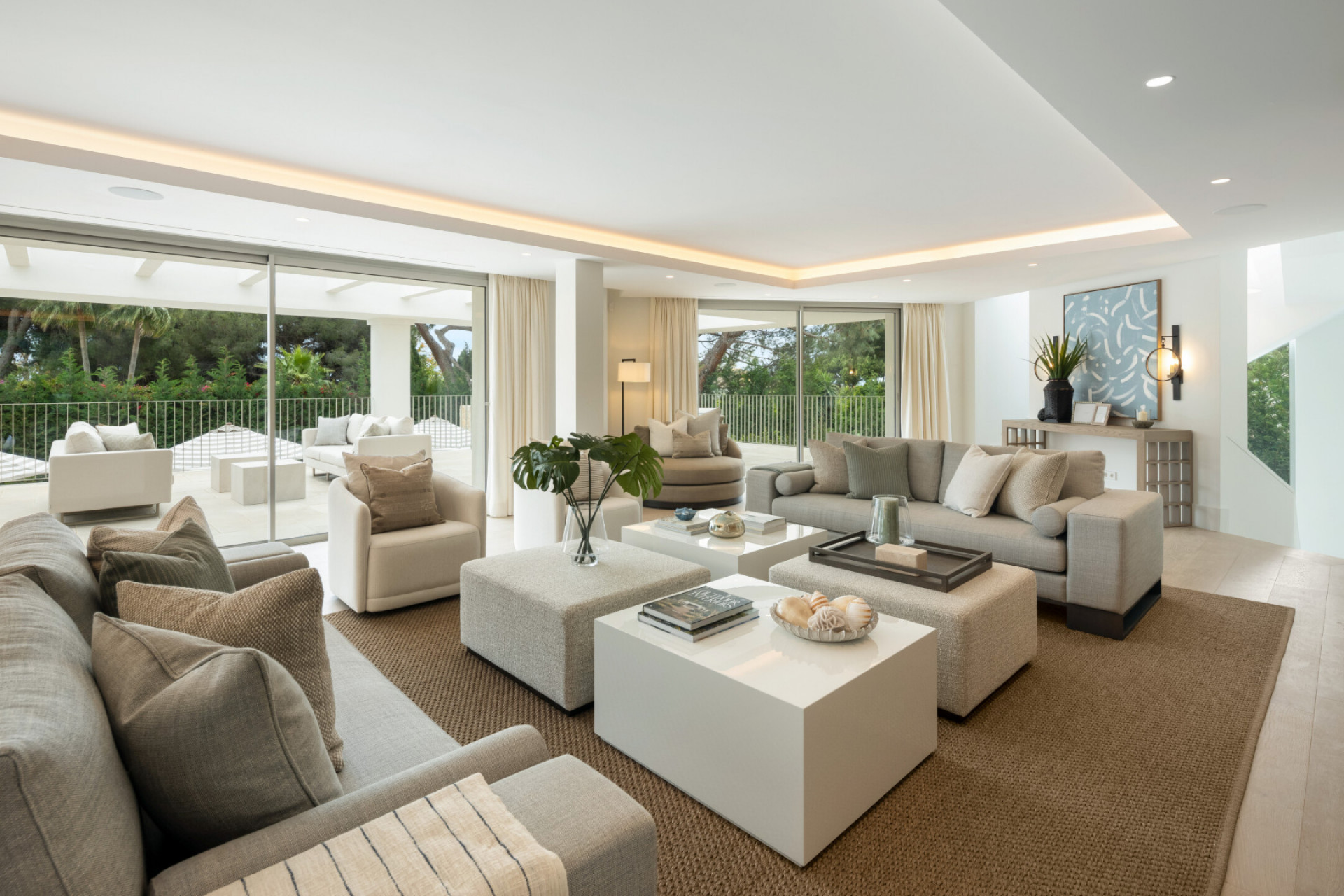 Villa 6 Bedrooms 6 Bathrooms in Marbella, Costa del Sol