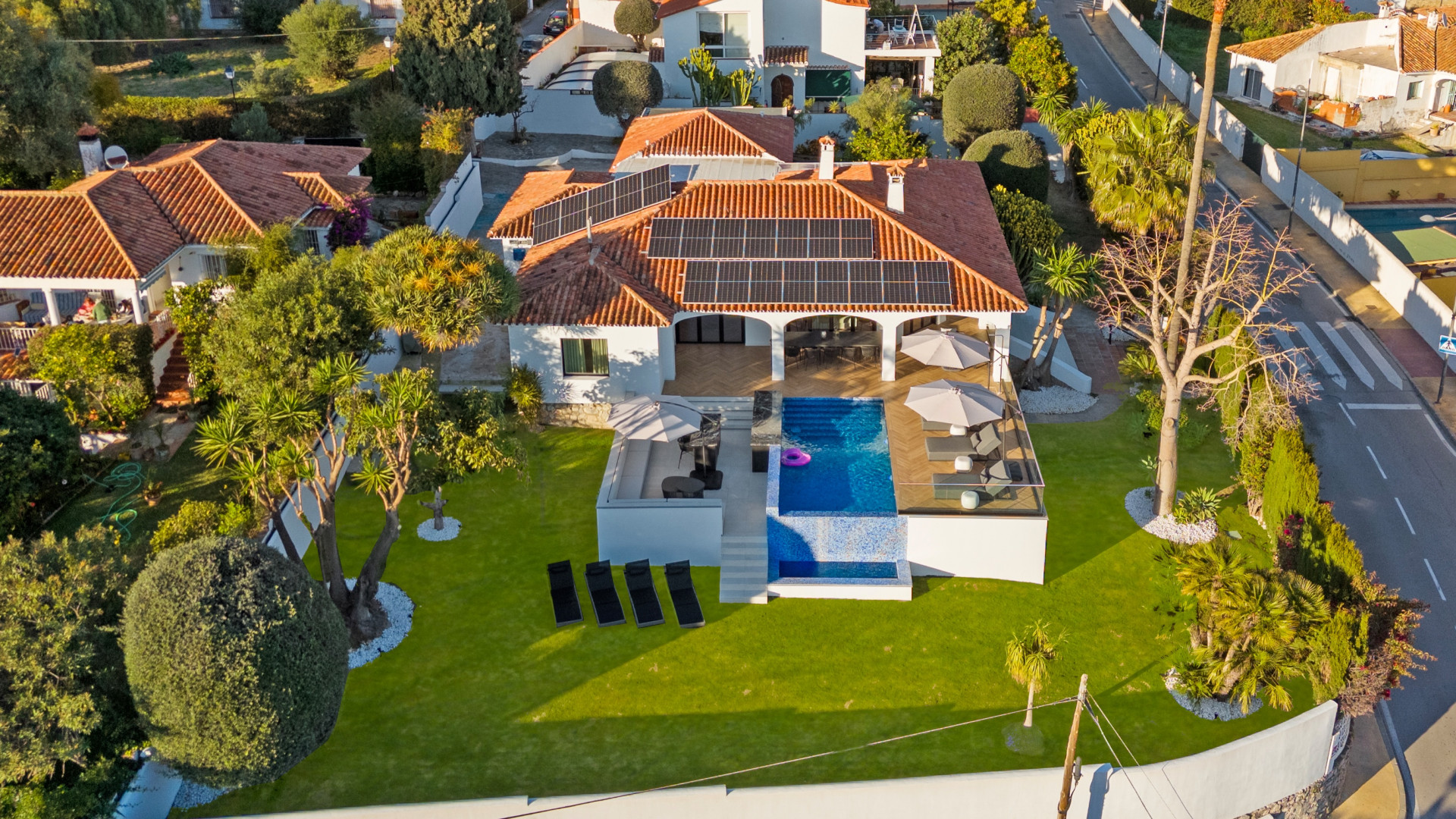 Villa 7 Bedrooms 7 Bathrooms in Marbella, Costa del Sol