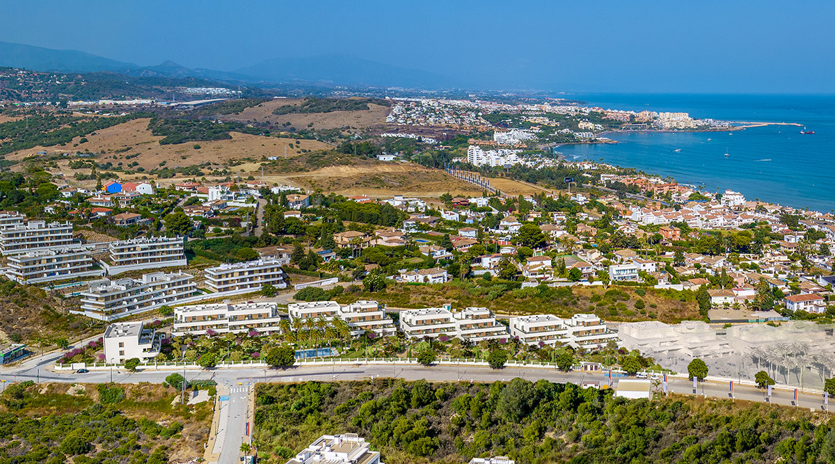 Apartment 2 Bedrooms 2 Bathrooms in Estepona, Costa del Sol