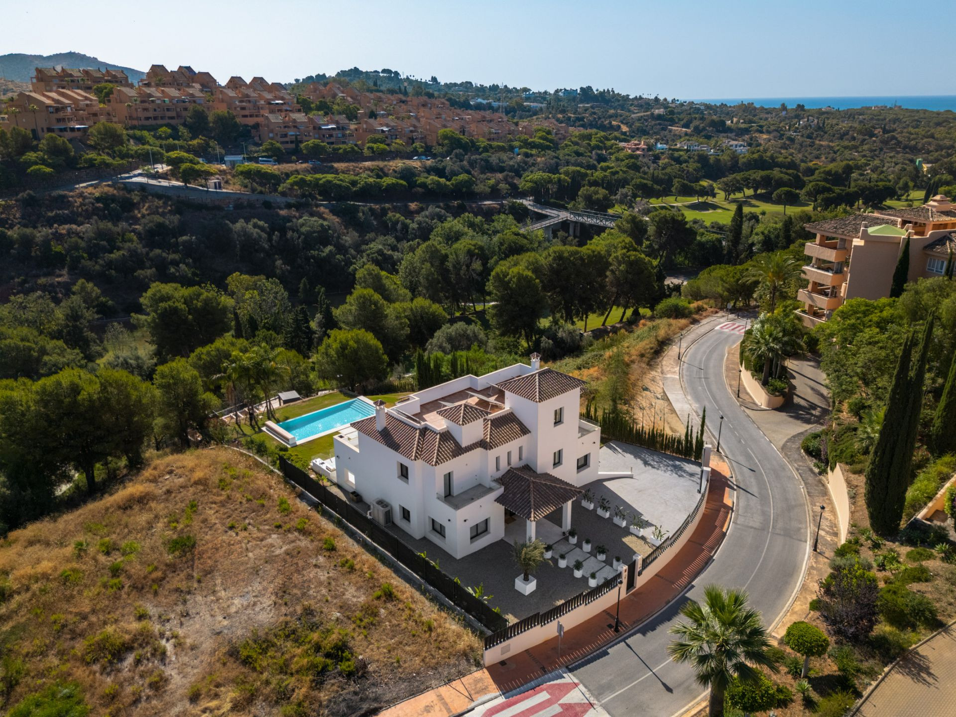 Villa 5 Bedrooms 6 Bathrooms in Marbella, Costa del Sol