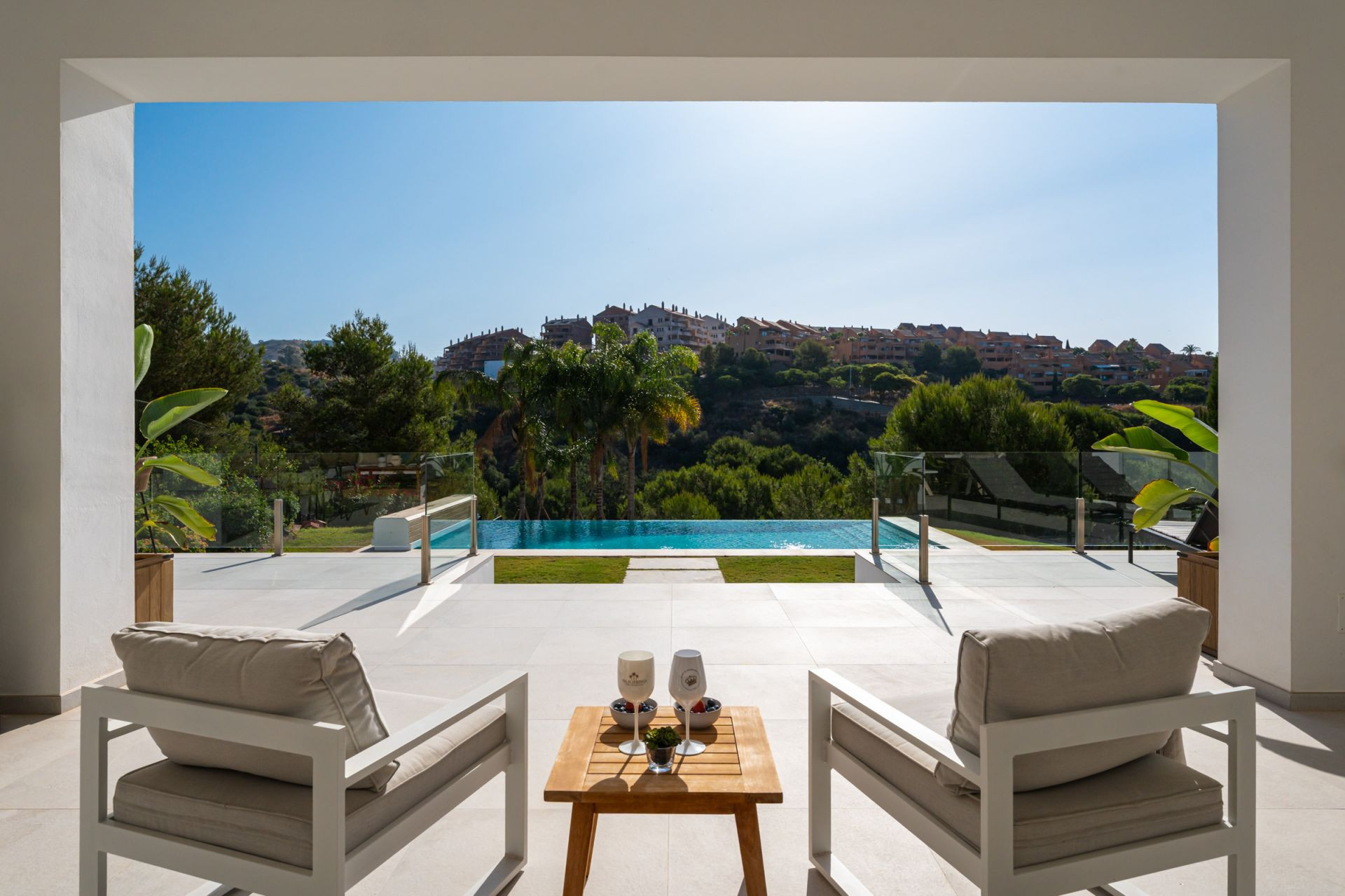 Villa 5 Bedrooms 6 Bathrooms in Marbella, Costa del Sol